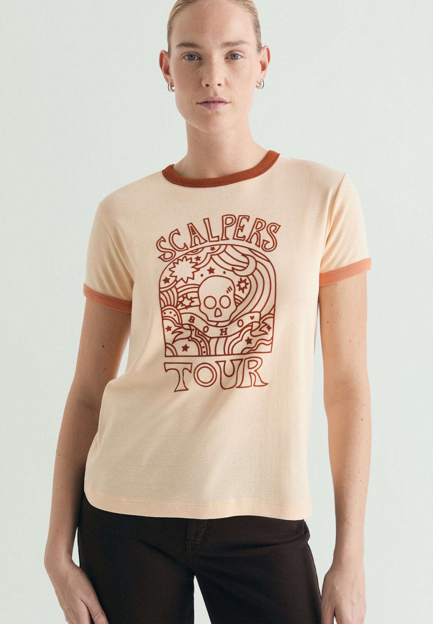 CONTRAST COLLAR T-SHIRT