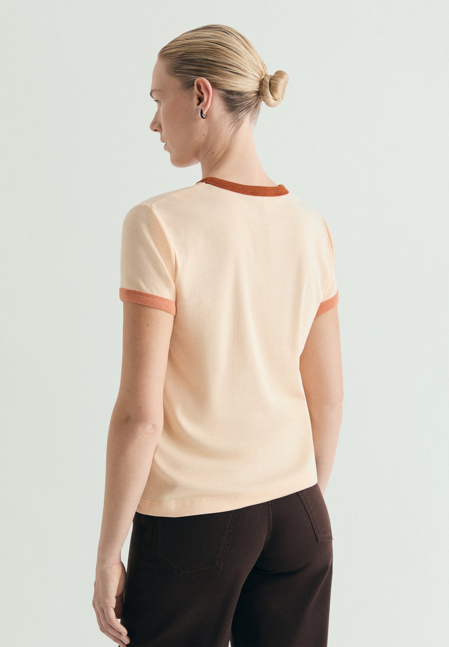 CONTRAST COLLAR T-SHIRT