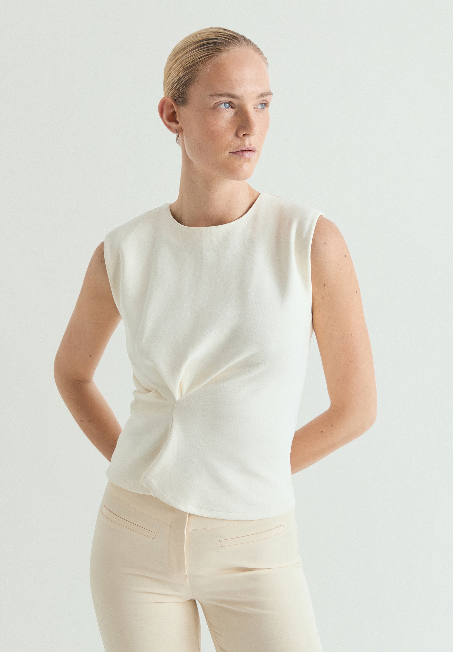 ASYMMETRIC KNOT T-SHIRT
