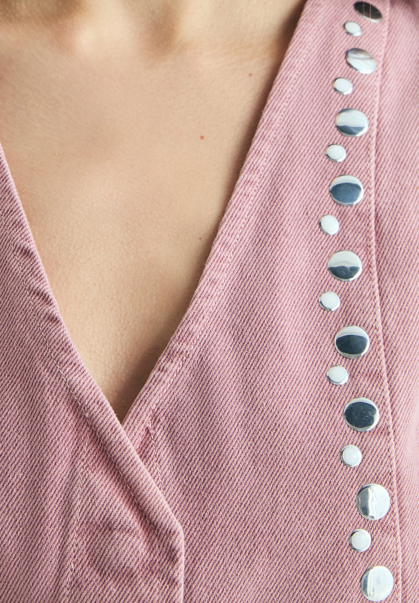 CHALECO DENIM STUDS - Scalpers