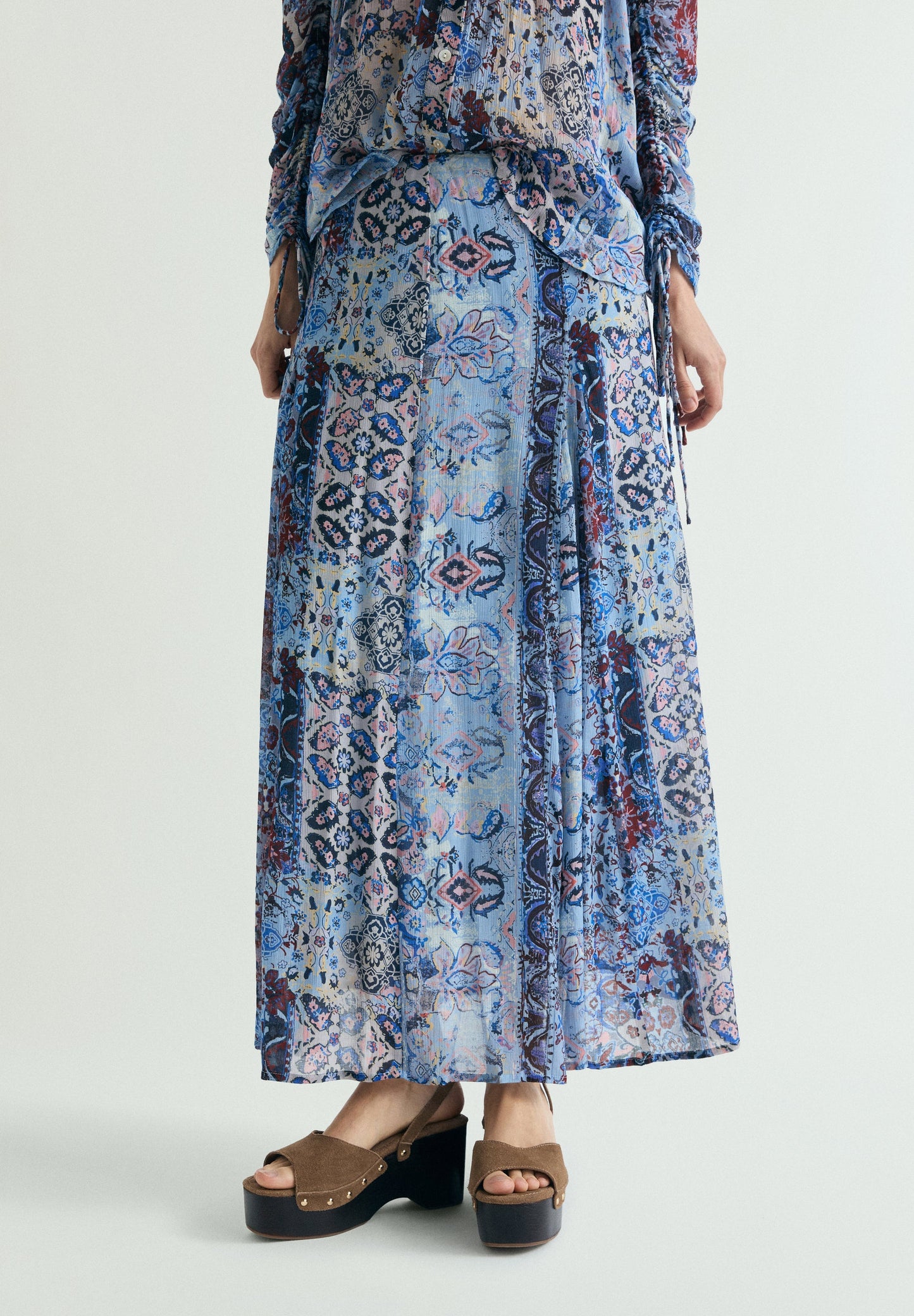 FLOWING MIDI SKIRT