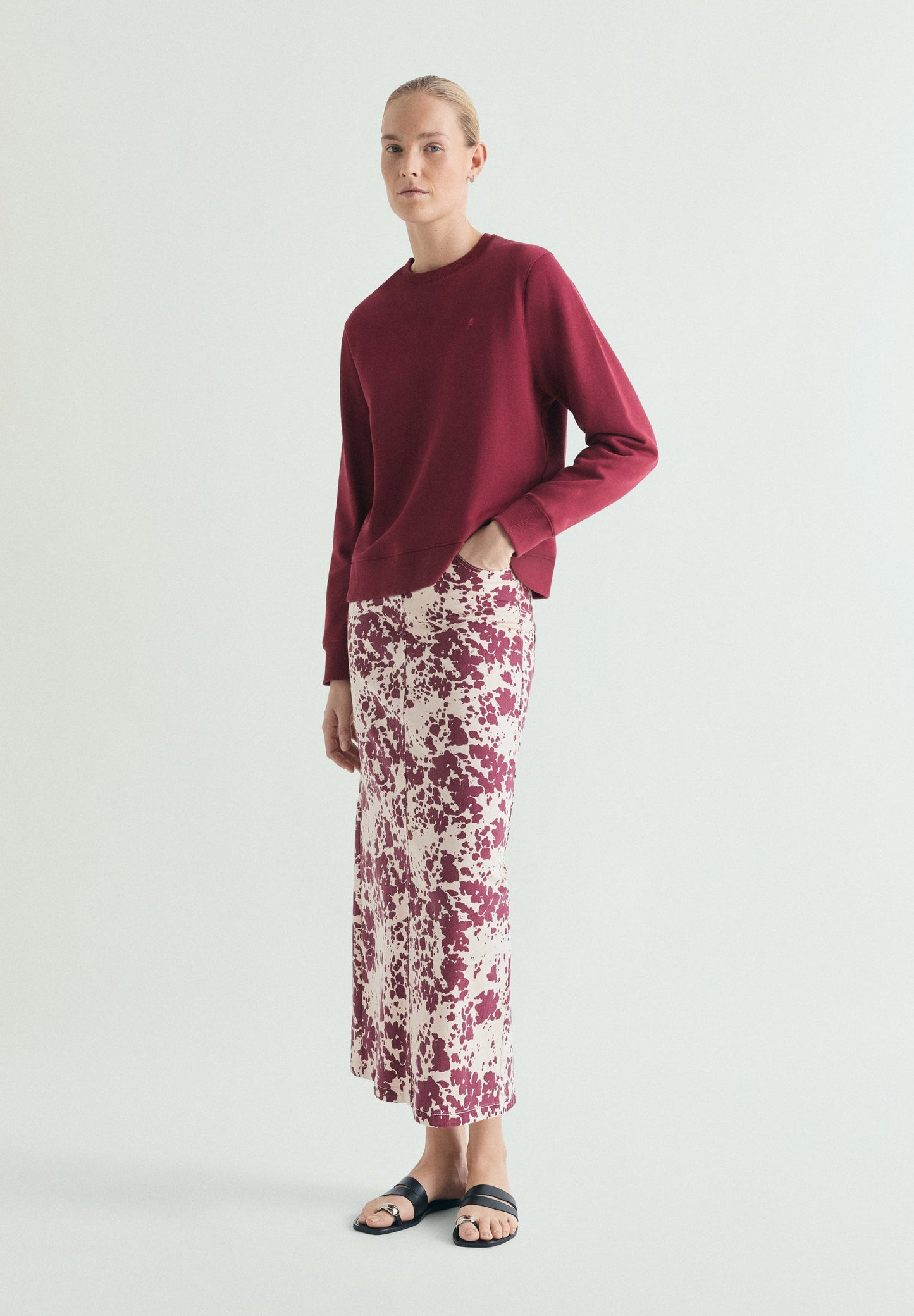 BASIC SKULL SWEATSHIRT