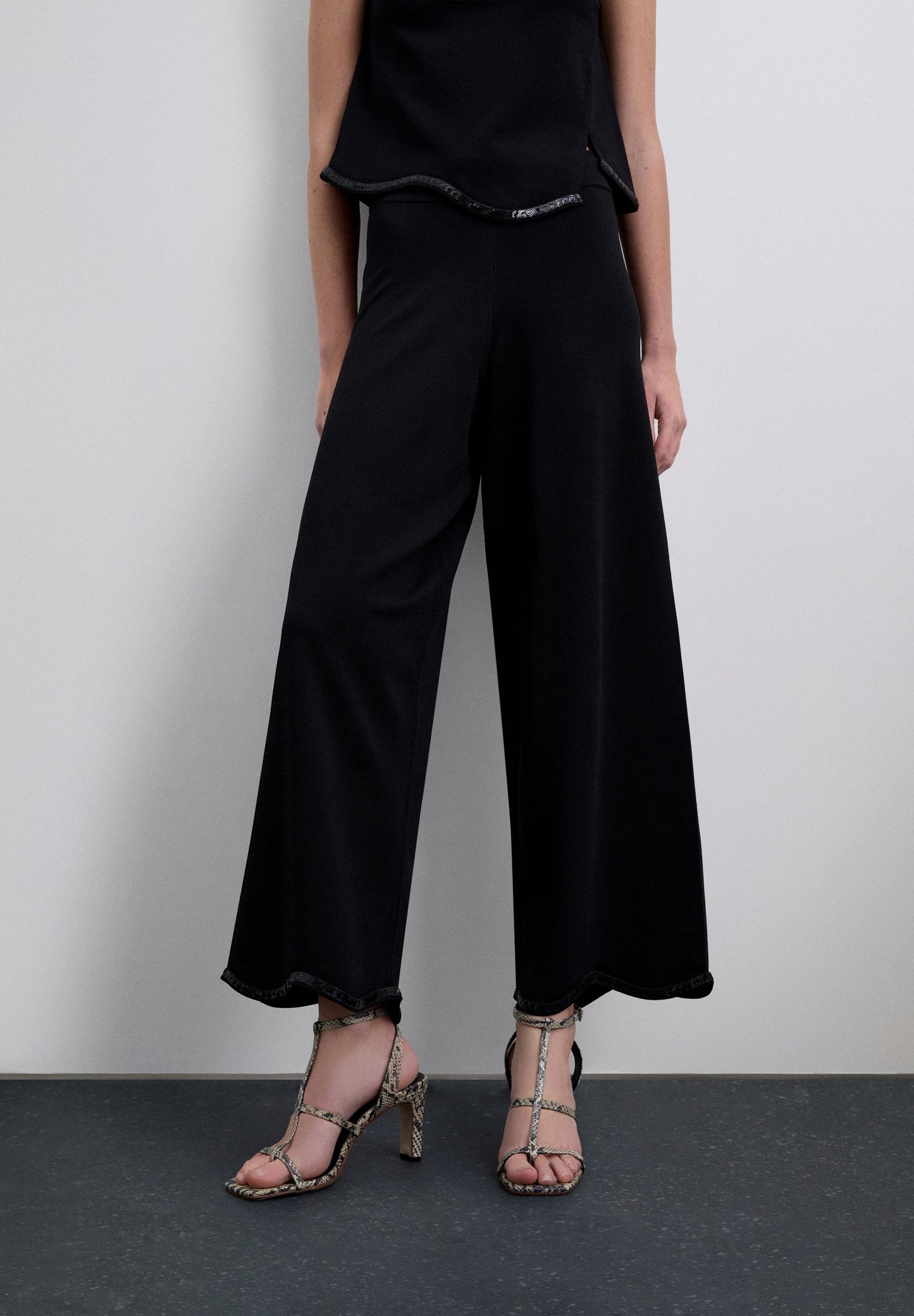 XM SCEMBELLISHMENT KNIT PANT