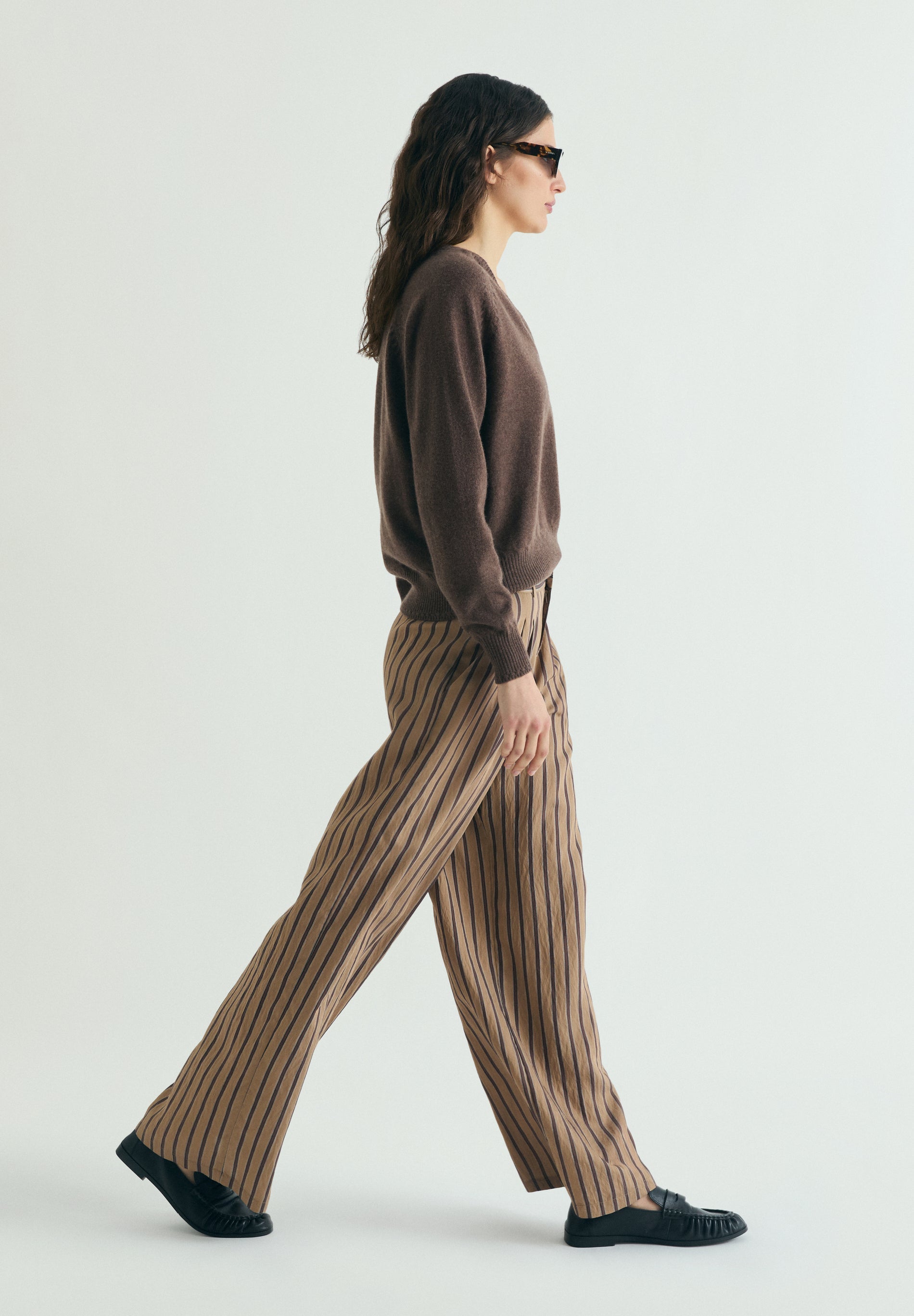 STRIPED TROUSERS WITH DARTS