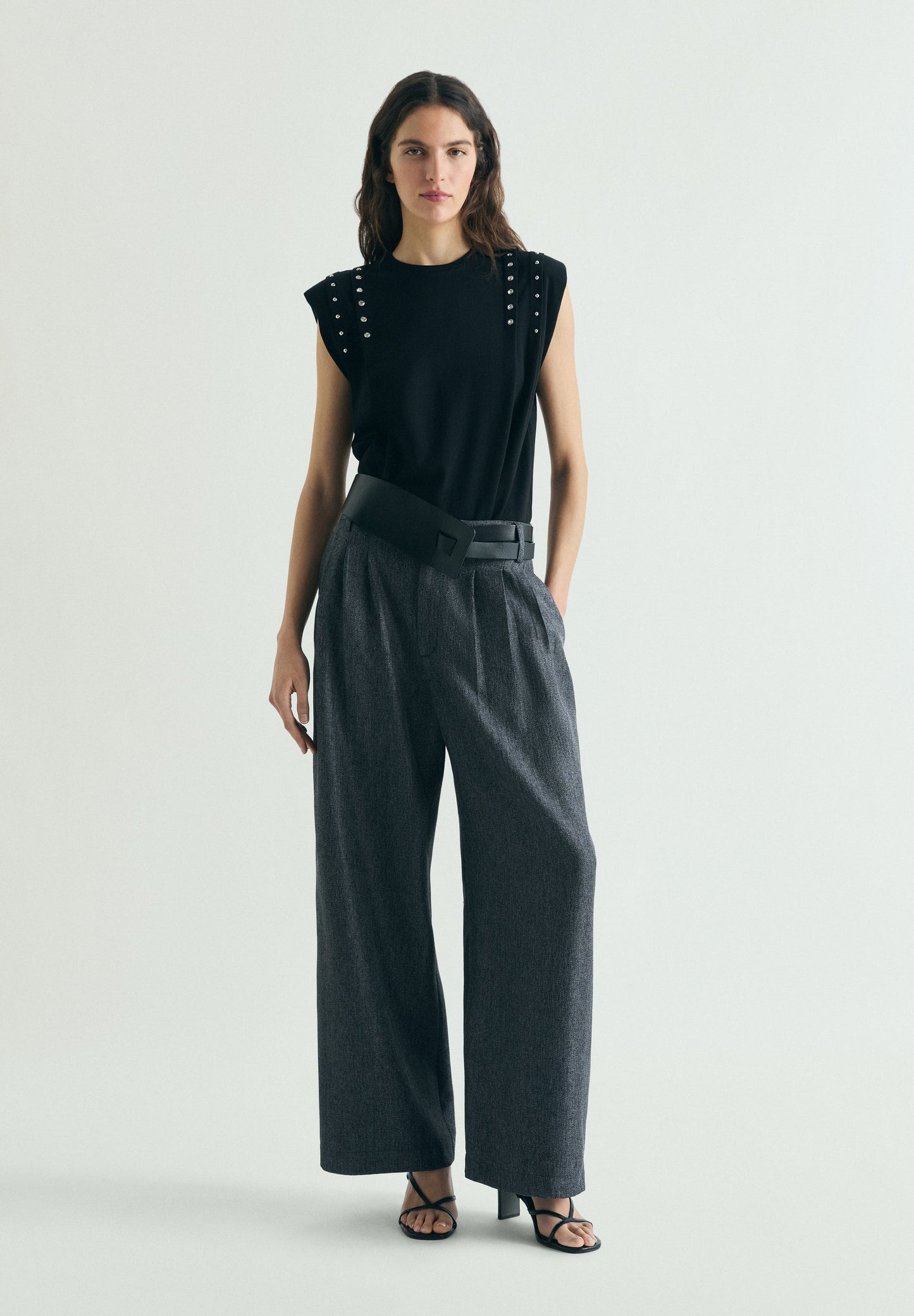 SLEEVELESS STUDDED T-SHIRT