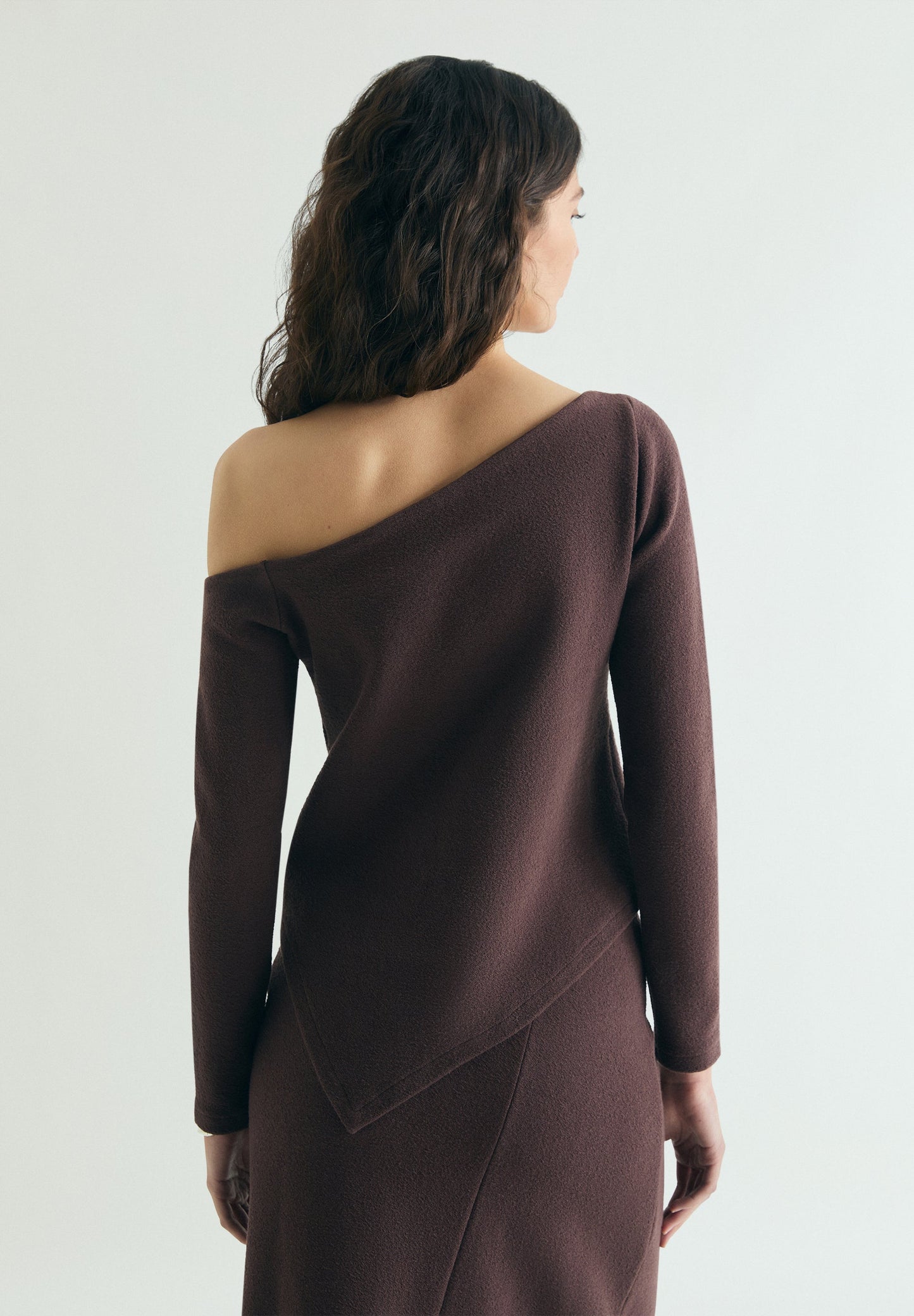 ASYMMETRIC NECKLINE TOP