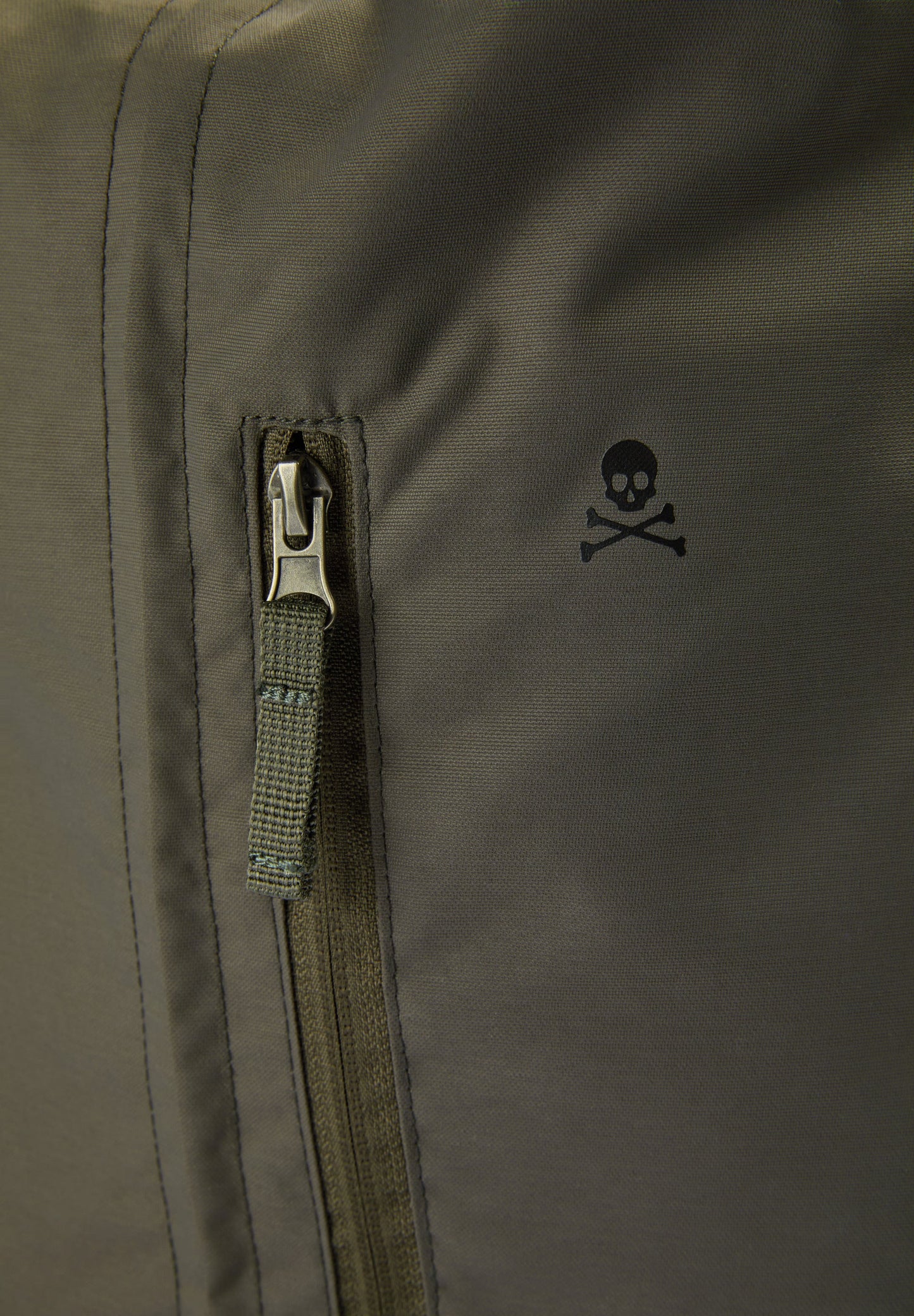BACKPACK WITH ROLL-UP FASTENING