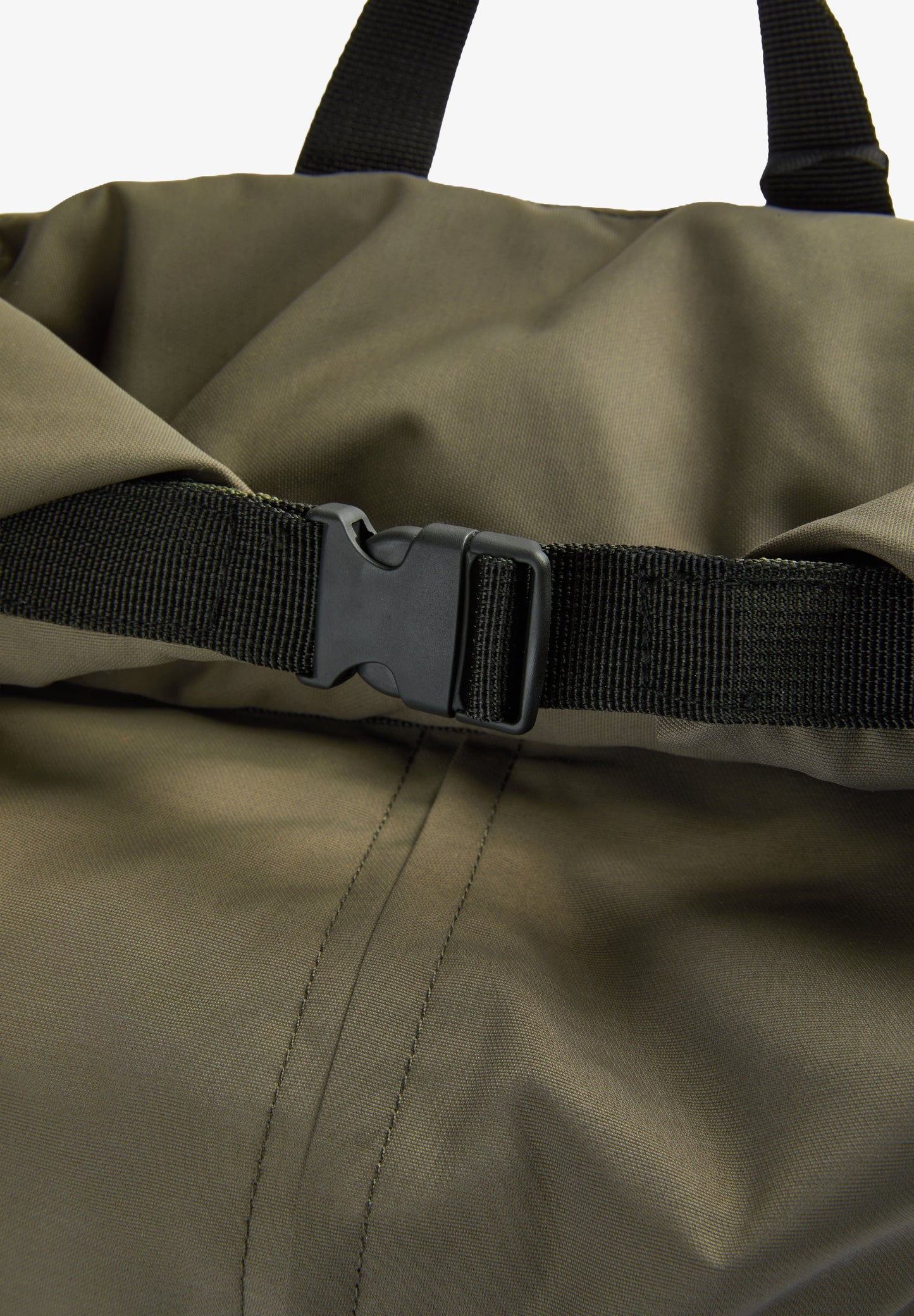 BACKPACK WITH ROLL-UP FASTENING