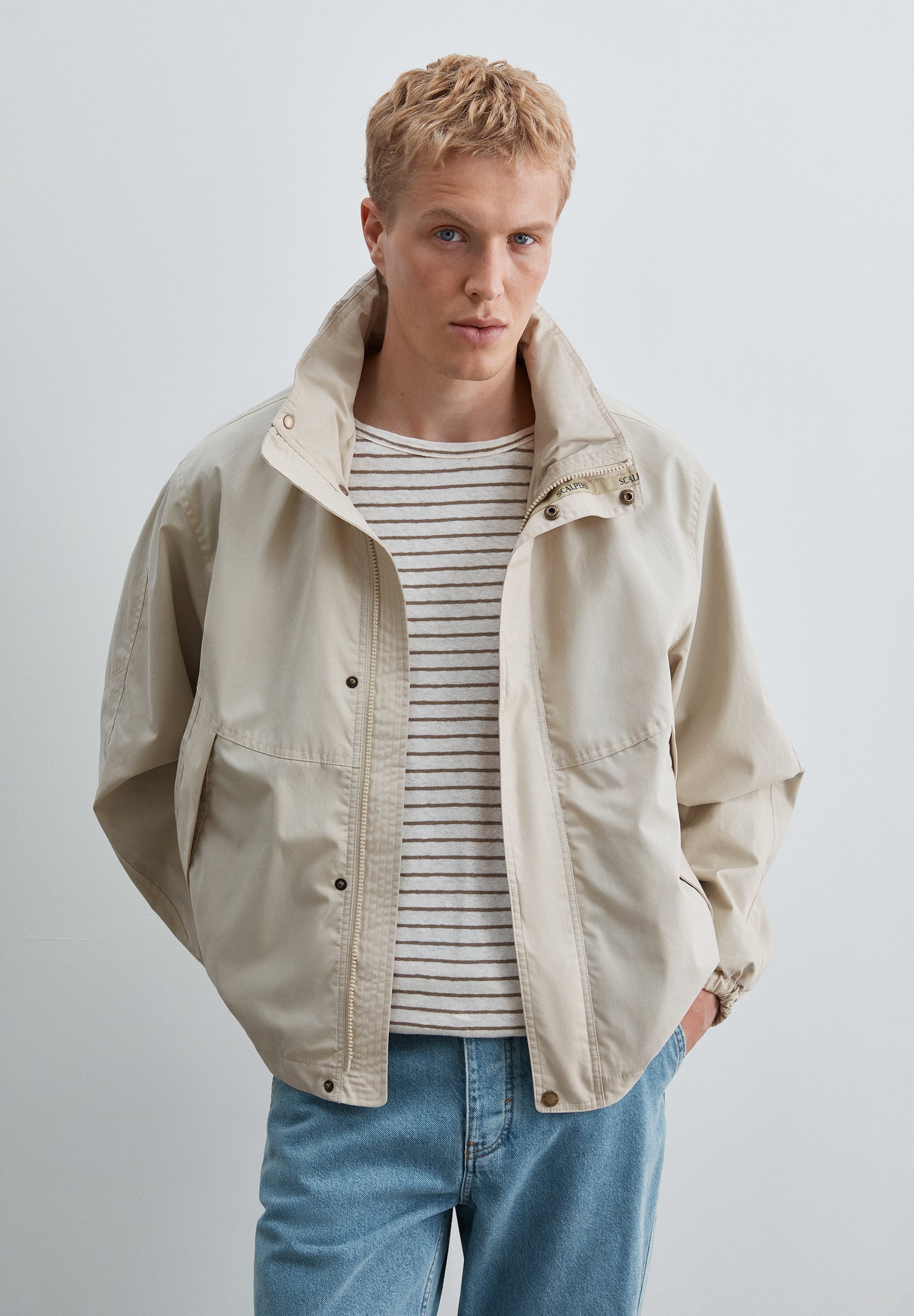 TECHNICAL JACKET WITH CONCEALED HOOD