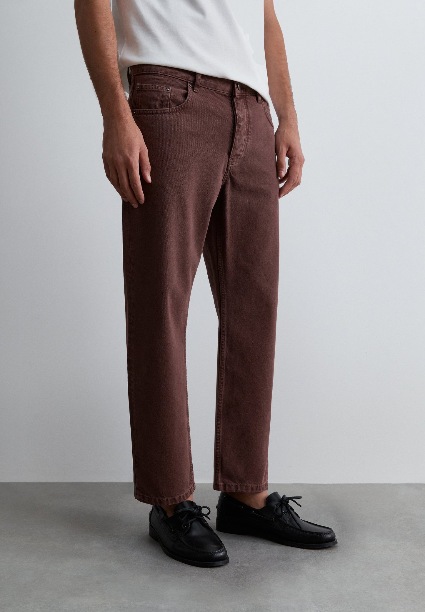 CROPPED FIT JEANS
