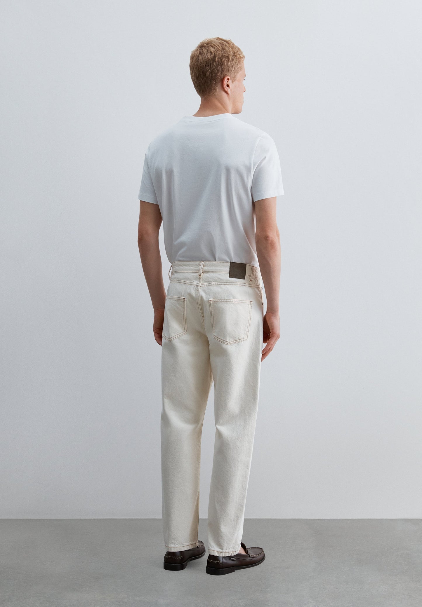 CROPPED FIT JEANS