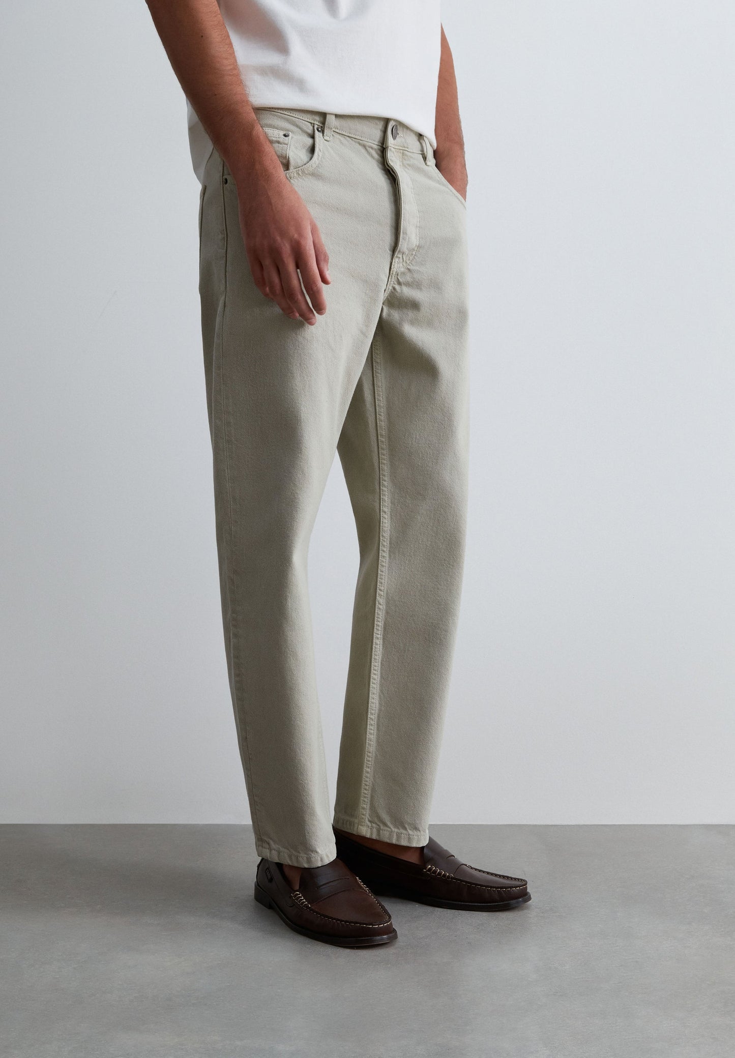 CROPPED FIT JEANS