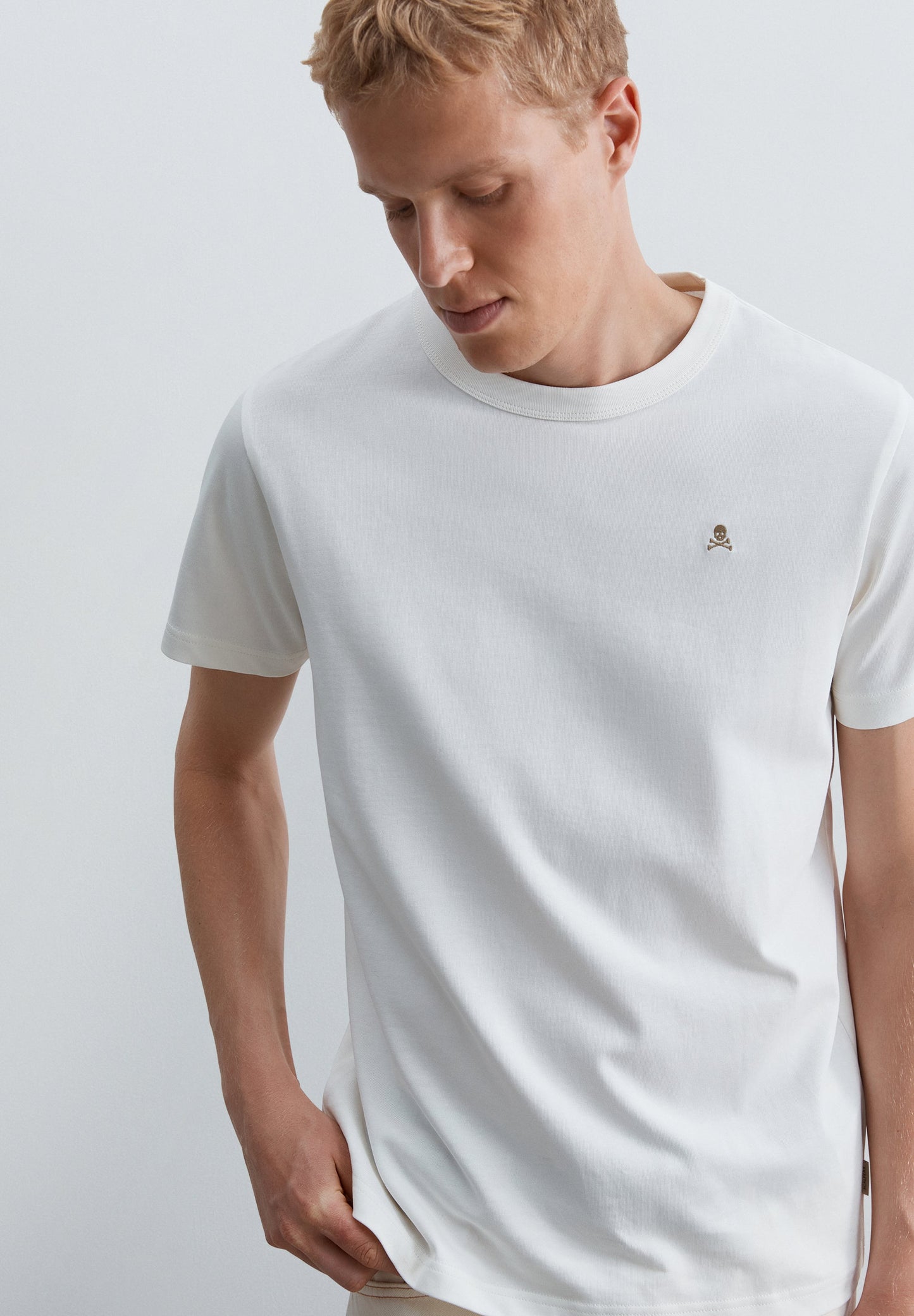 T-SHIRT WITH CONTRAST SKULL