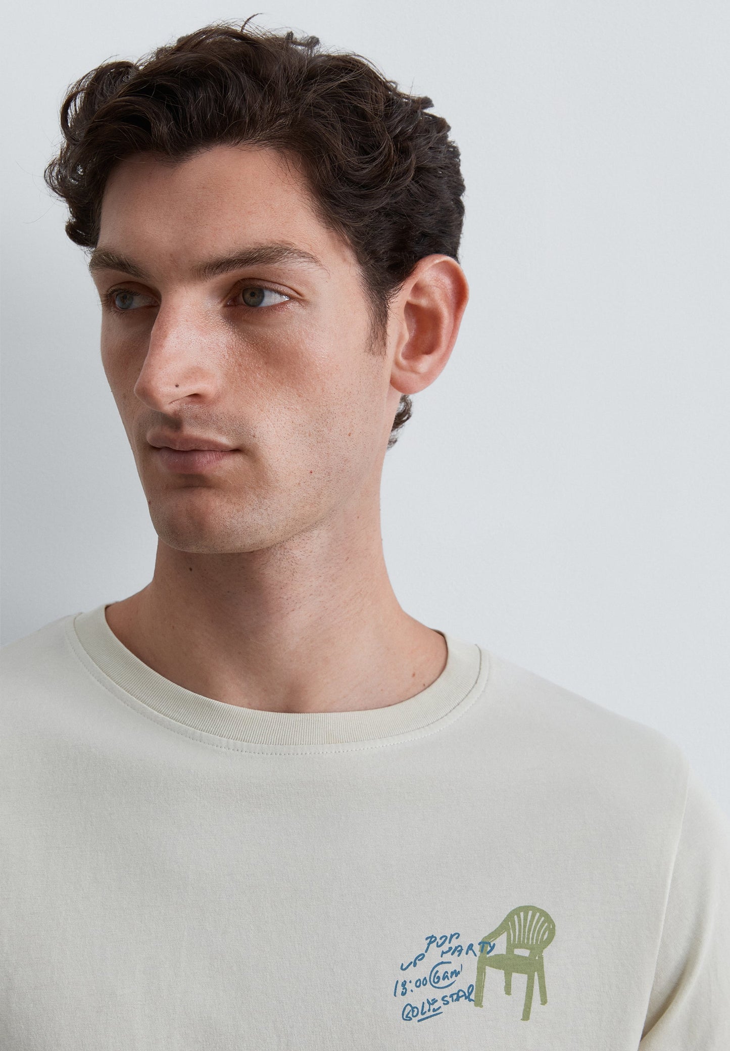 REGULAR FIT CONTRAST PRINT T-SHIRT