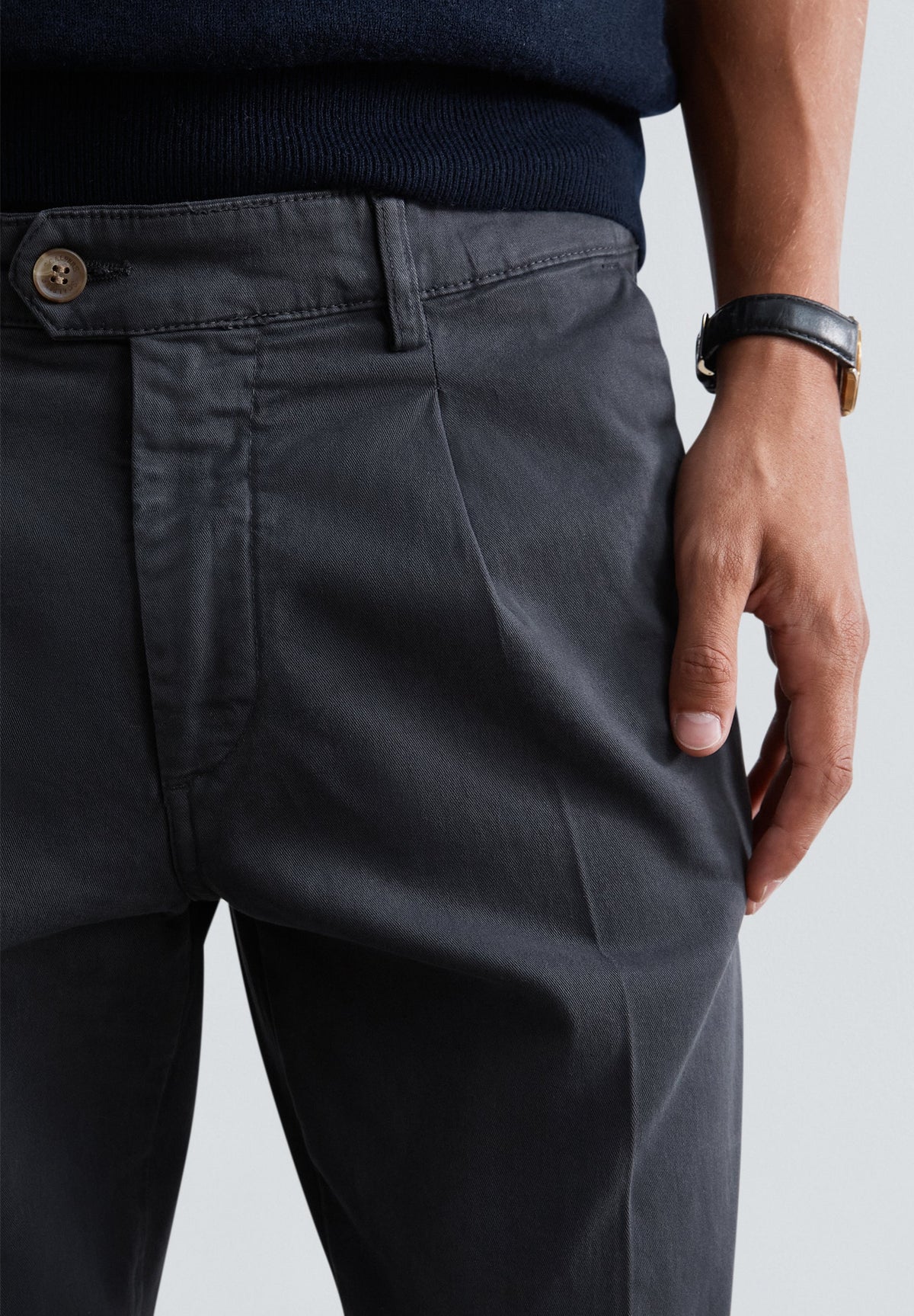 CHINO TROUSERS WITH DARTS