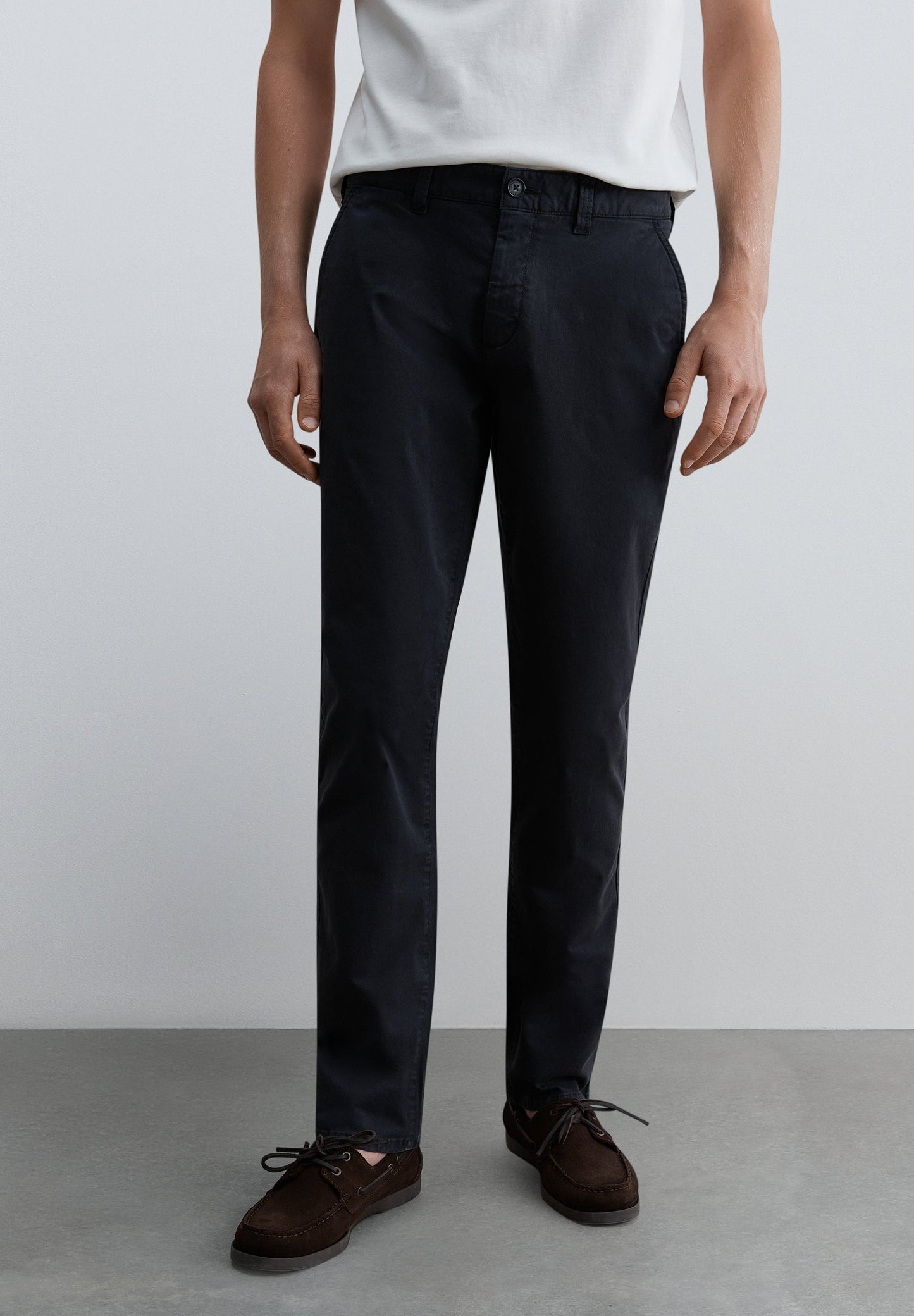 REGULAR FIT CHINO TROUSERS