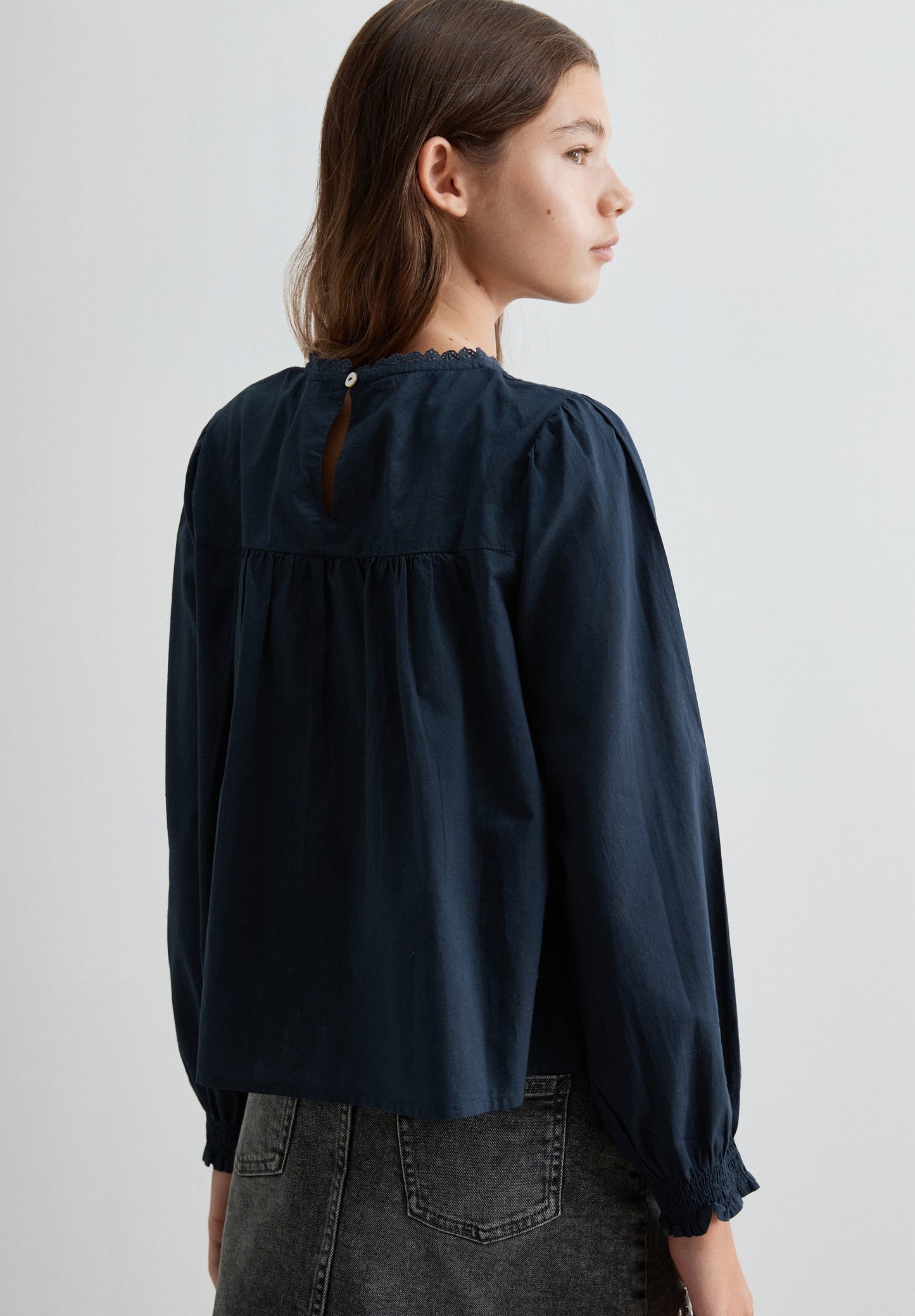 EMBROIDERED ROMANTIC BLOUSE