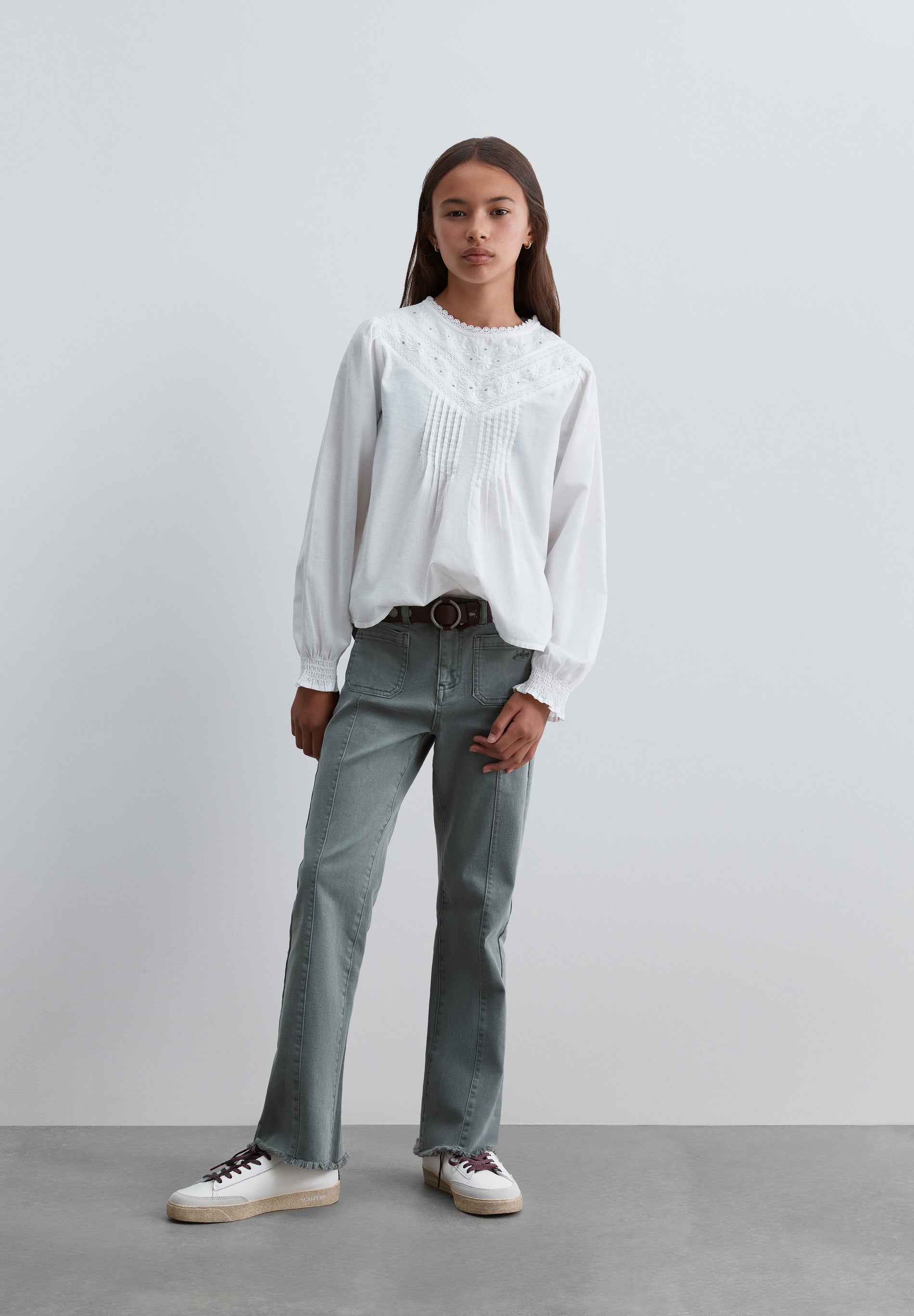 EMBROIDERED ROMANTIC BLOUSE
