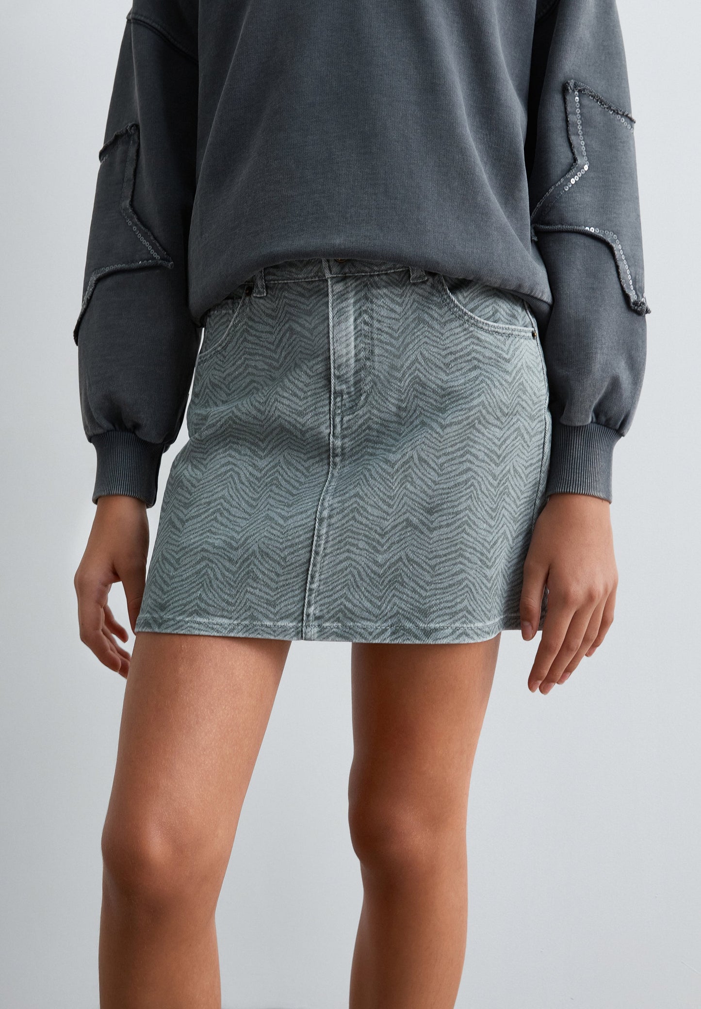 SHORT PRINTED DENIM SKIRT
