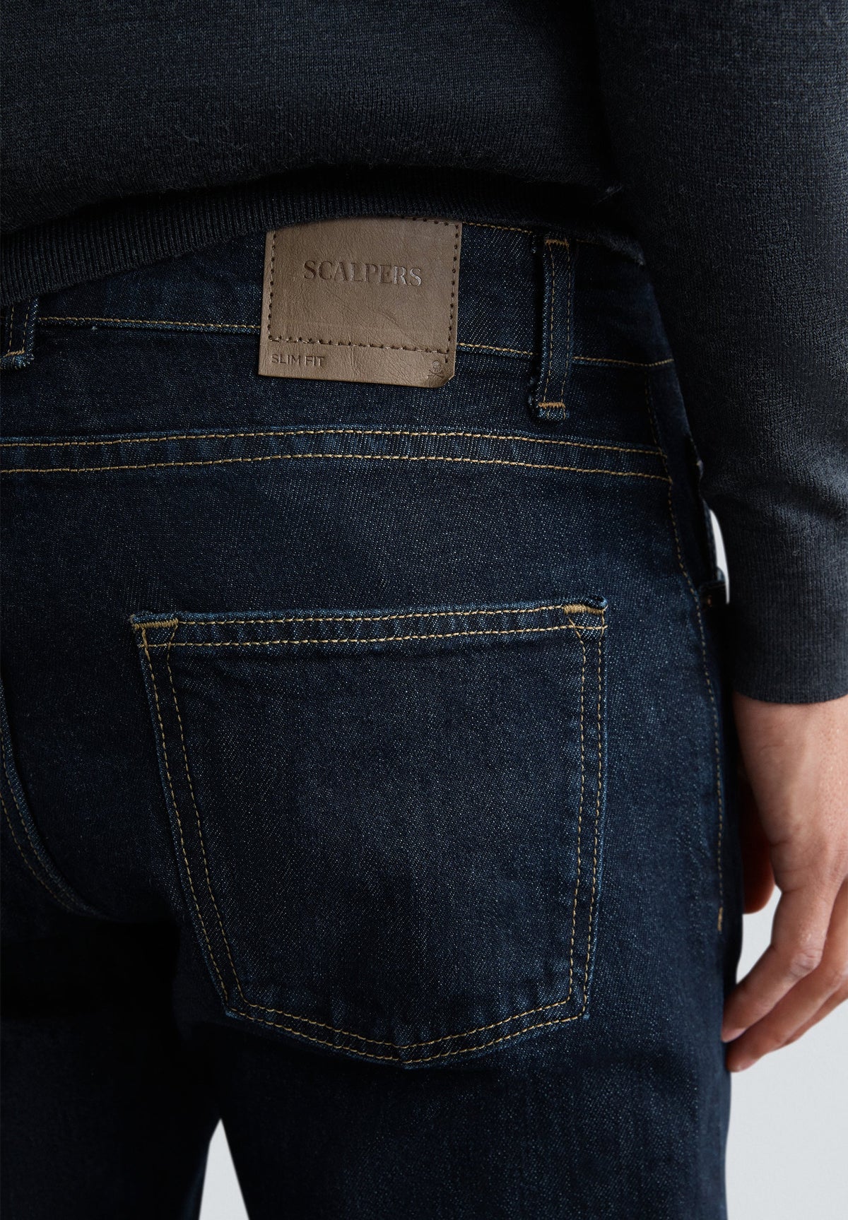 SLIM FIT JEANS