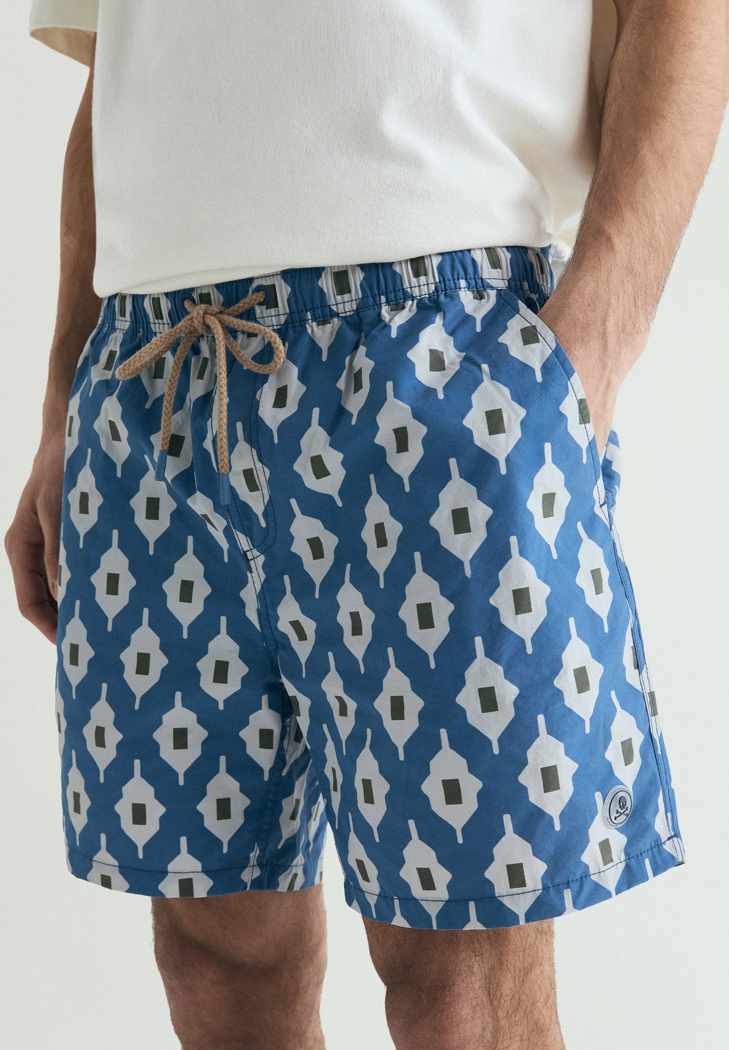 GEOMETRIC PRINT SWIMMING TRUNKS