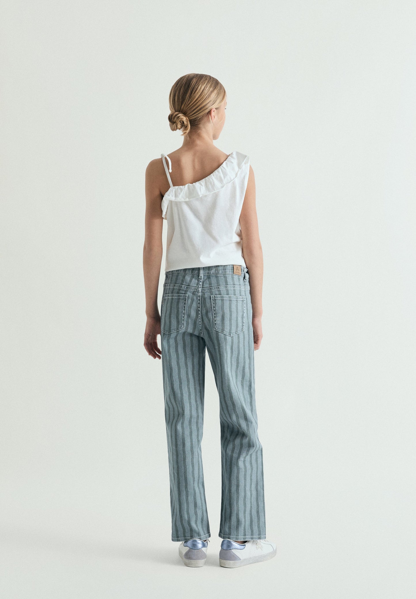 SCALLOPED JEANS