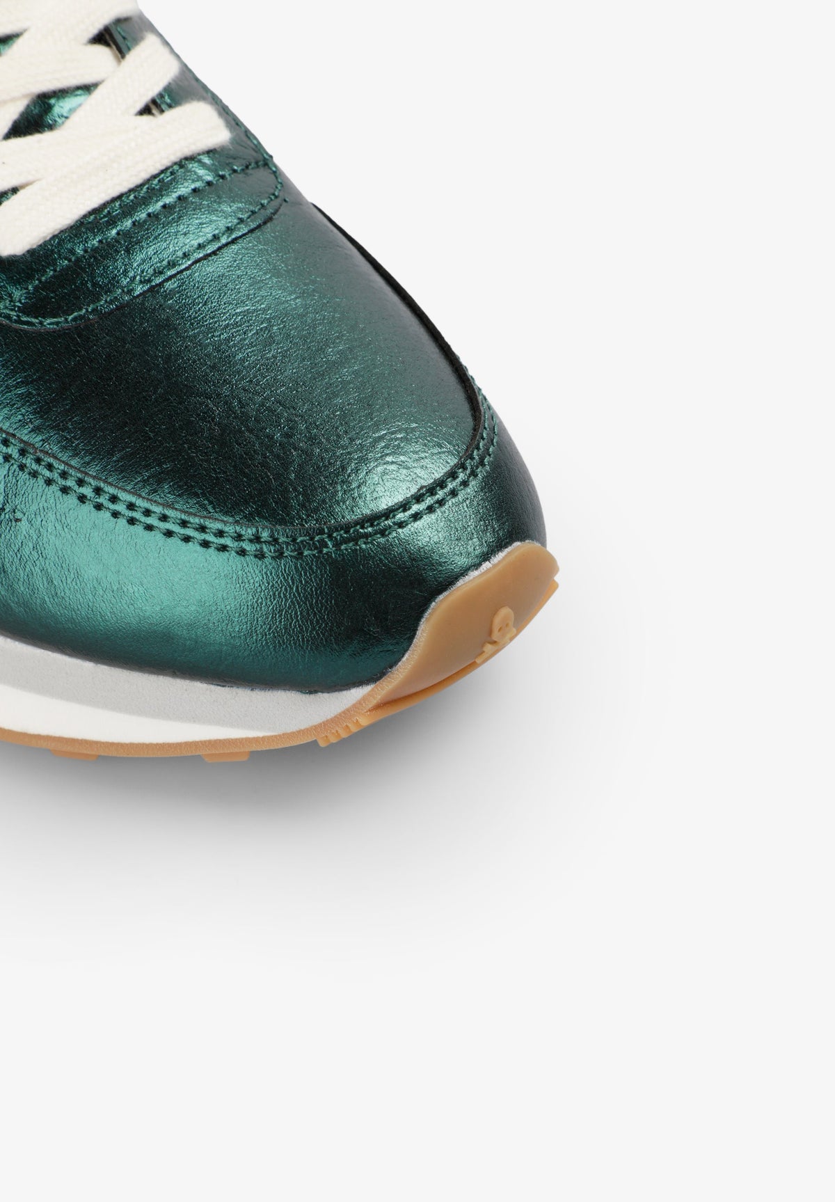 METALLIC SKULL SNEAKERS