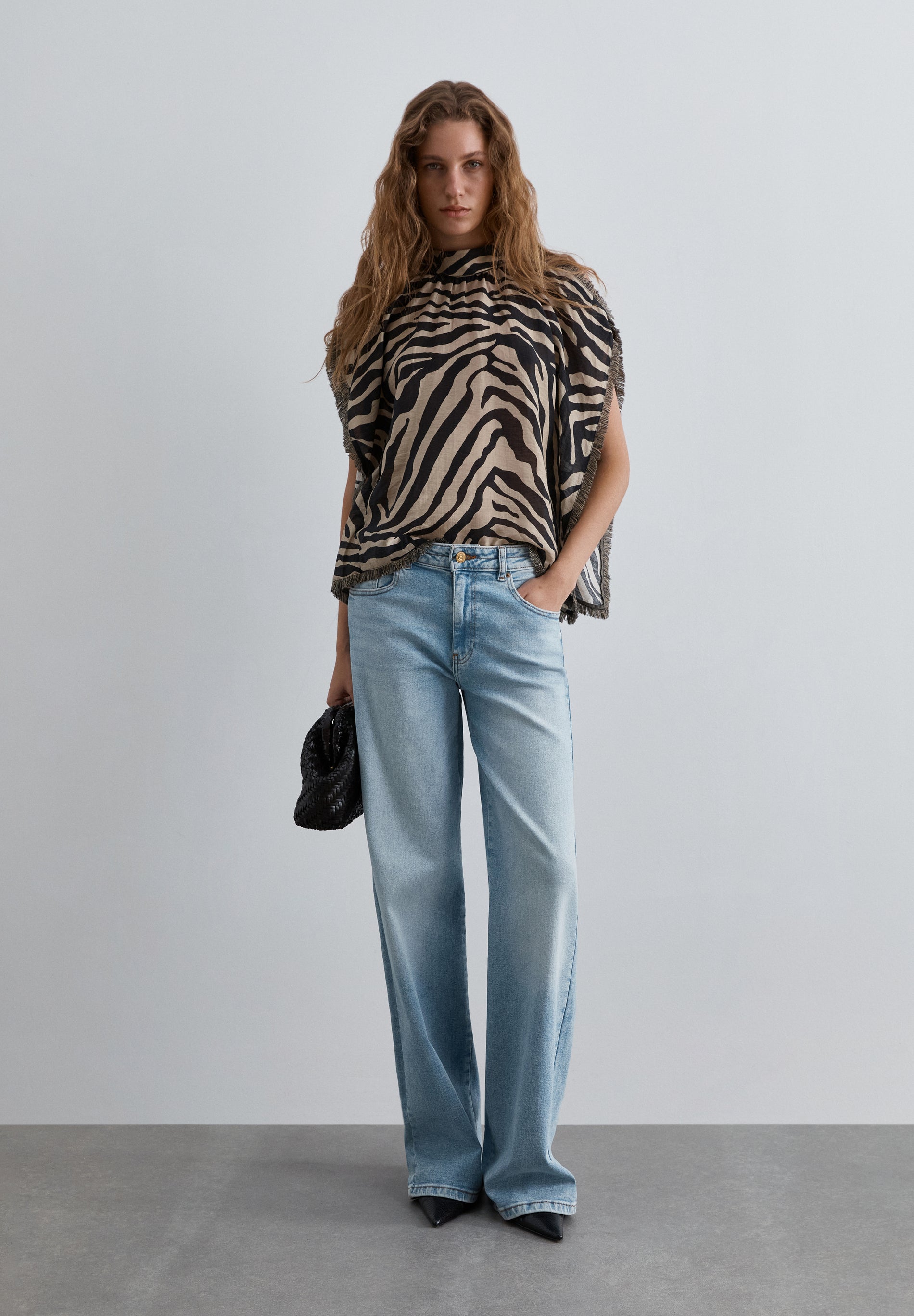 MID-RISE JEANS