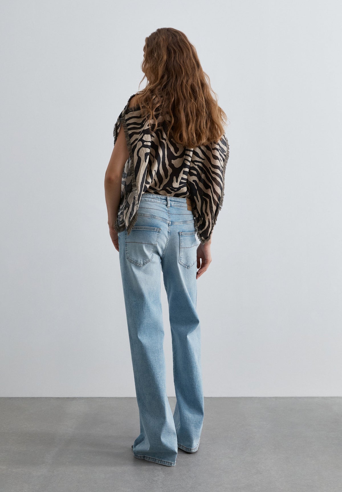 MID-RISE JEANS