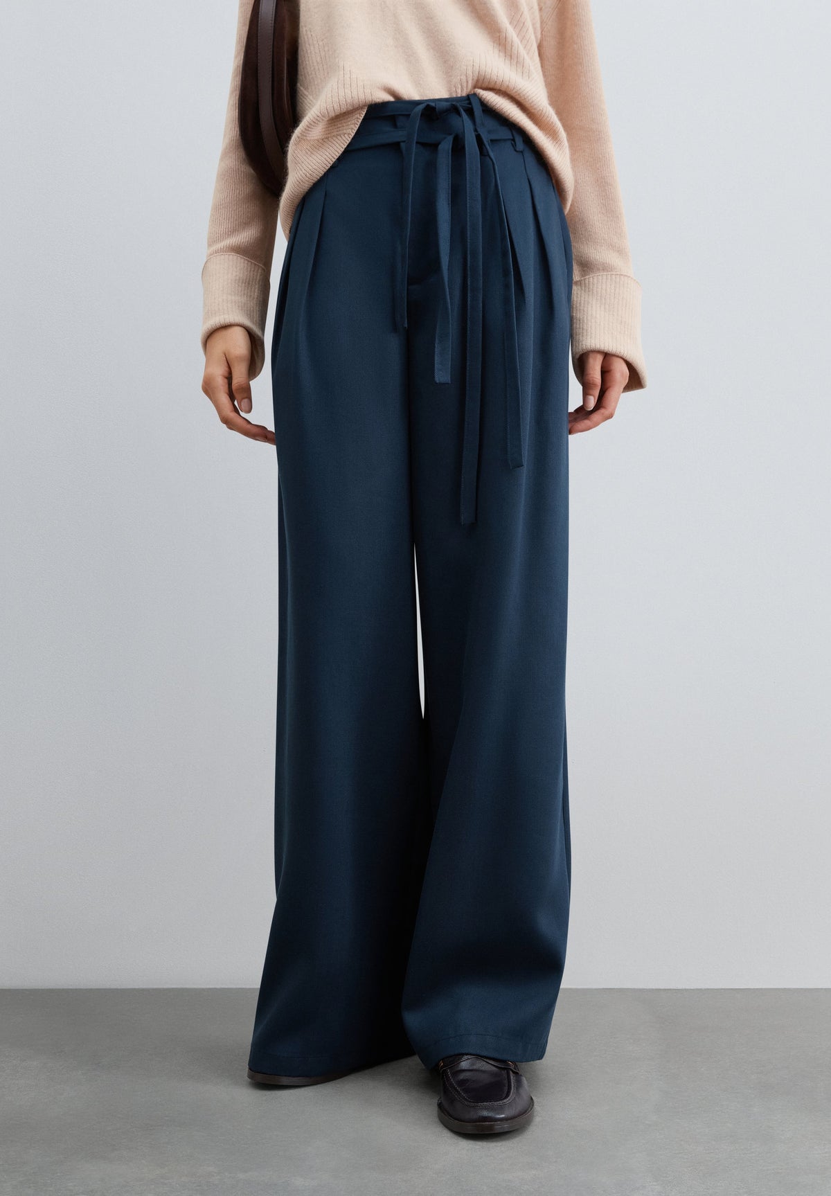 WAISTED TROUSERS WITH DARTS