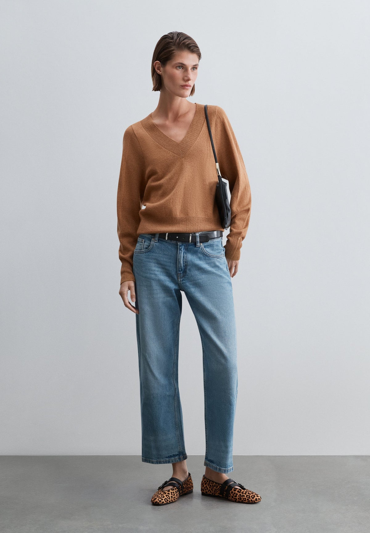 V-NECK RIBBED SWEATER