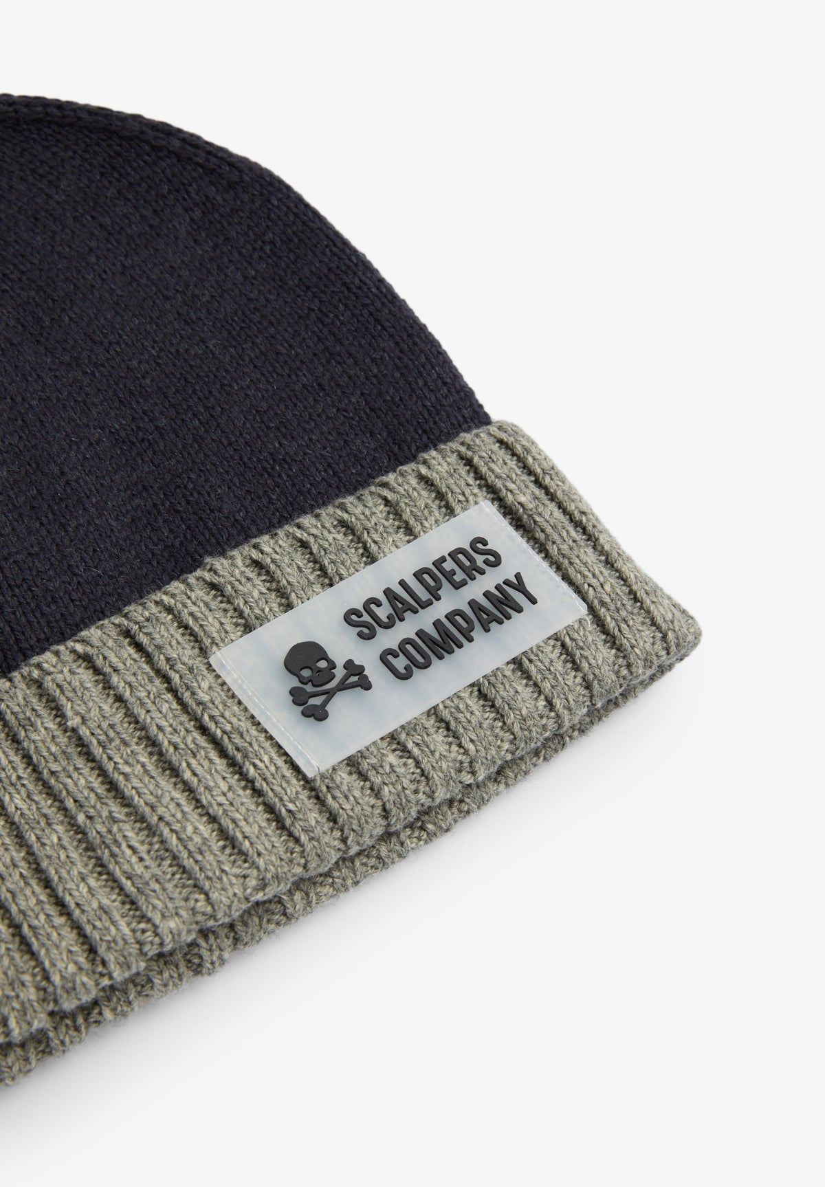 CONTRAST KNIT HAT