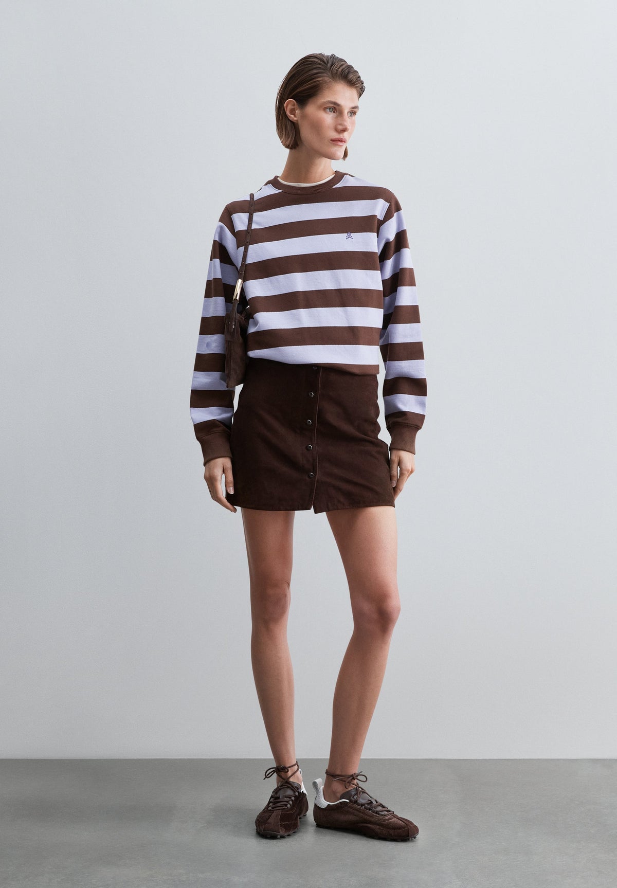 CONTRAST STRIPE SWEATSHIRT