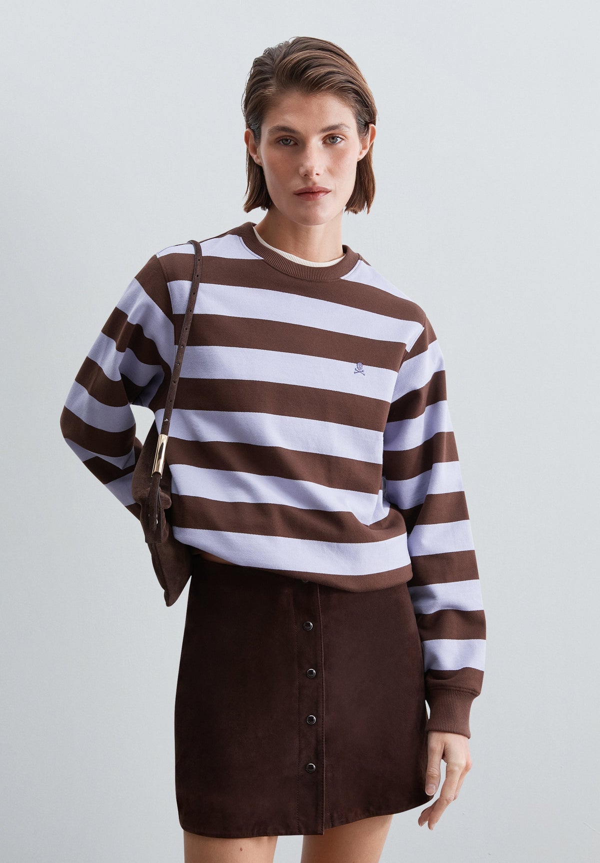 CONTRAST STRIPE SWEATSHIRT