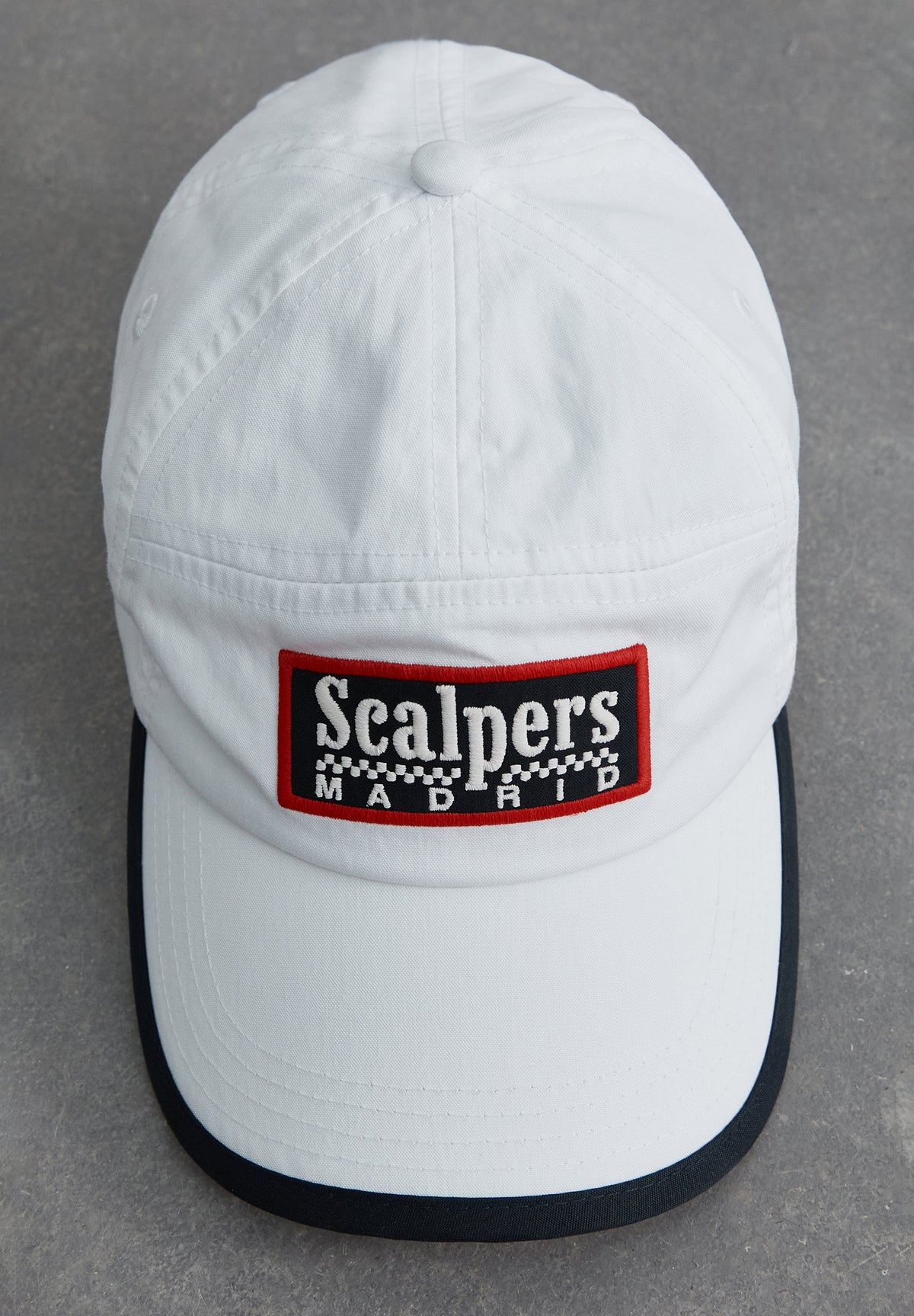 CAP WITH CONTRAST PATCH