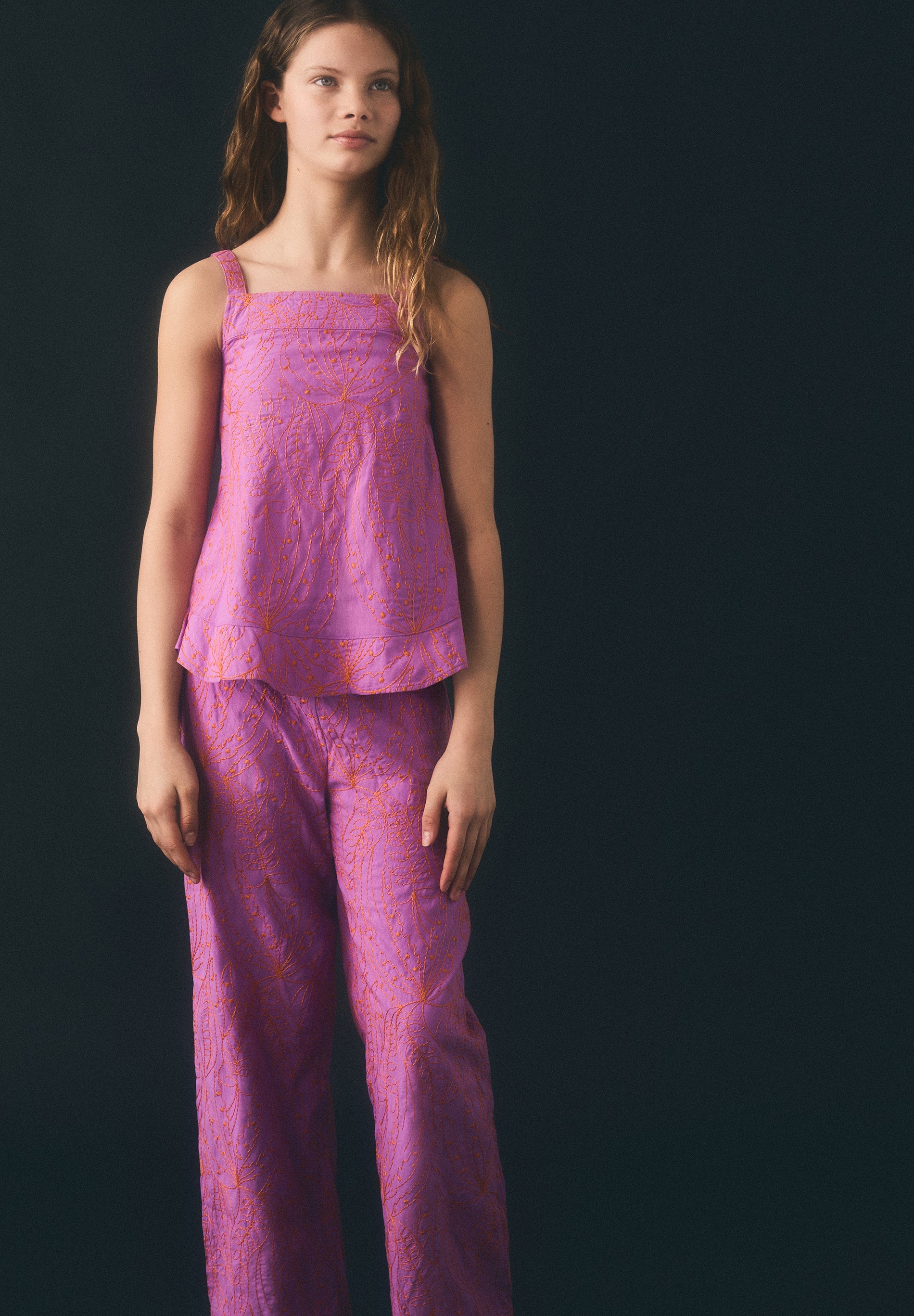 CONTRAST EMBROIDERED TOP