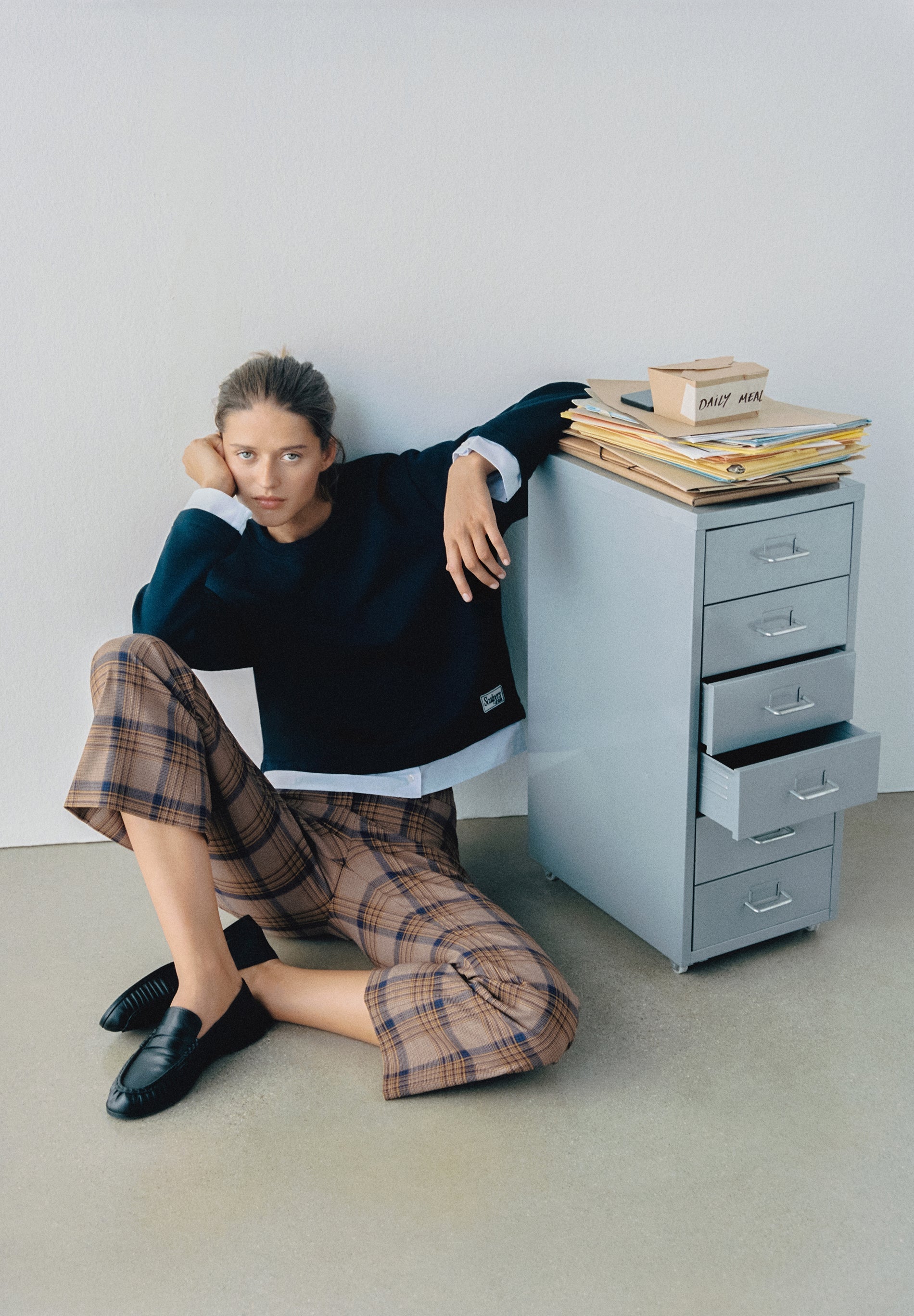 SWEATSHIRT WITH SHIRT DETAIL