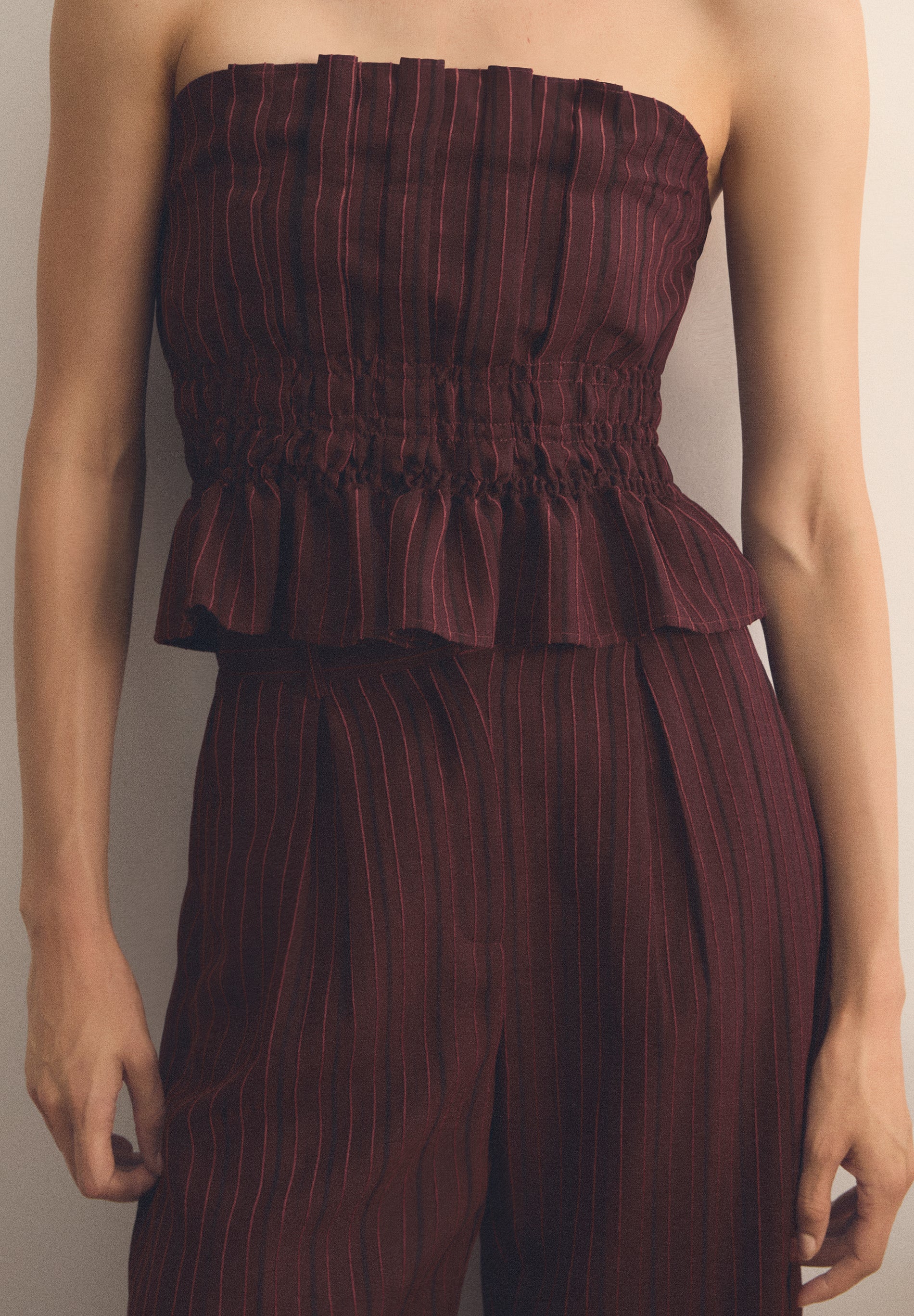 RUCHED STRAPLESS TOP