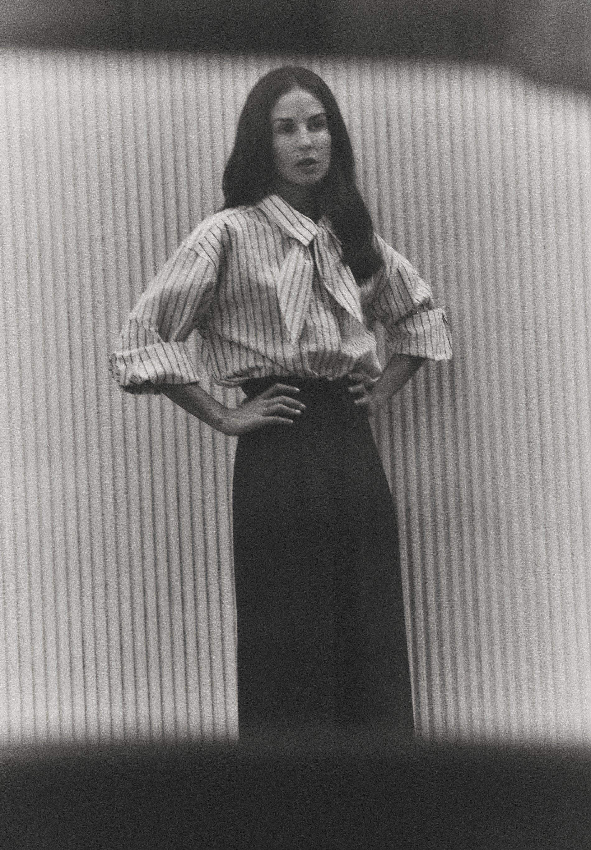 STRIPED TIE COLLAR SHIRT