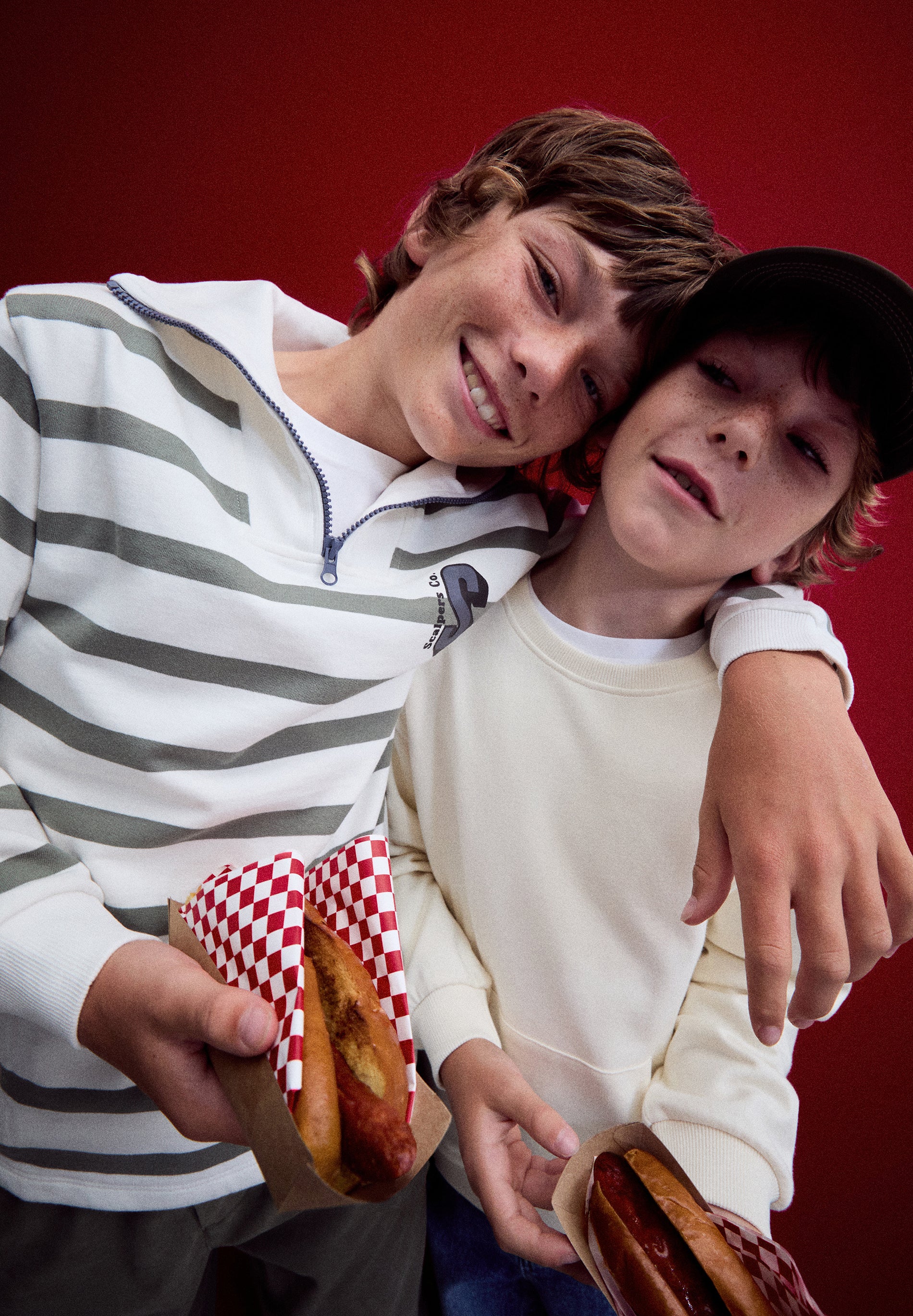 STRIPED HOODIE WITH SKULL