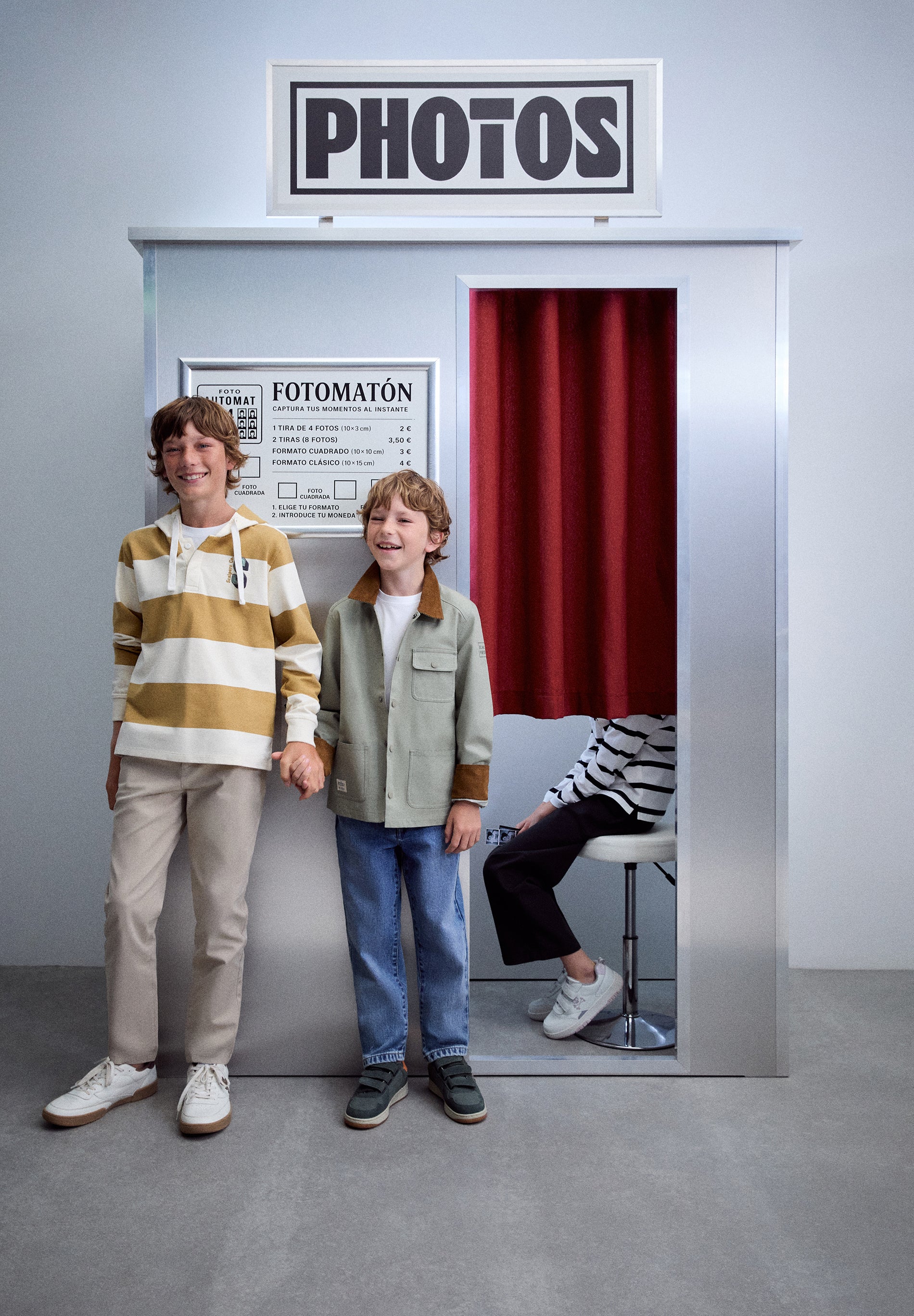 STRIPED HOODIE WITH SKULL