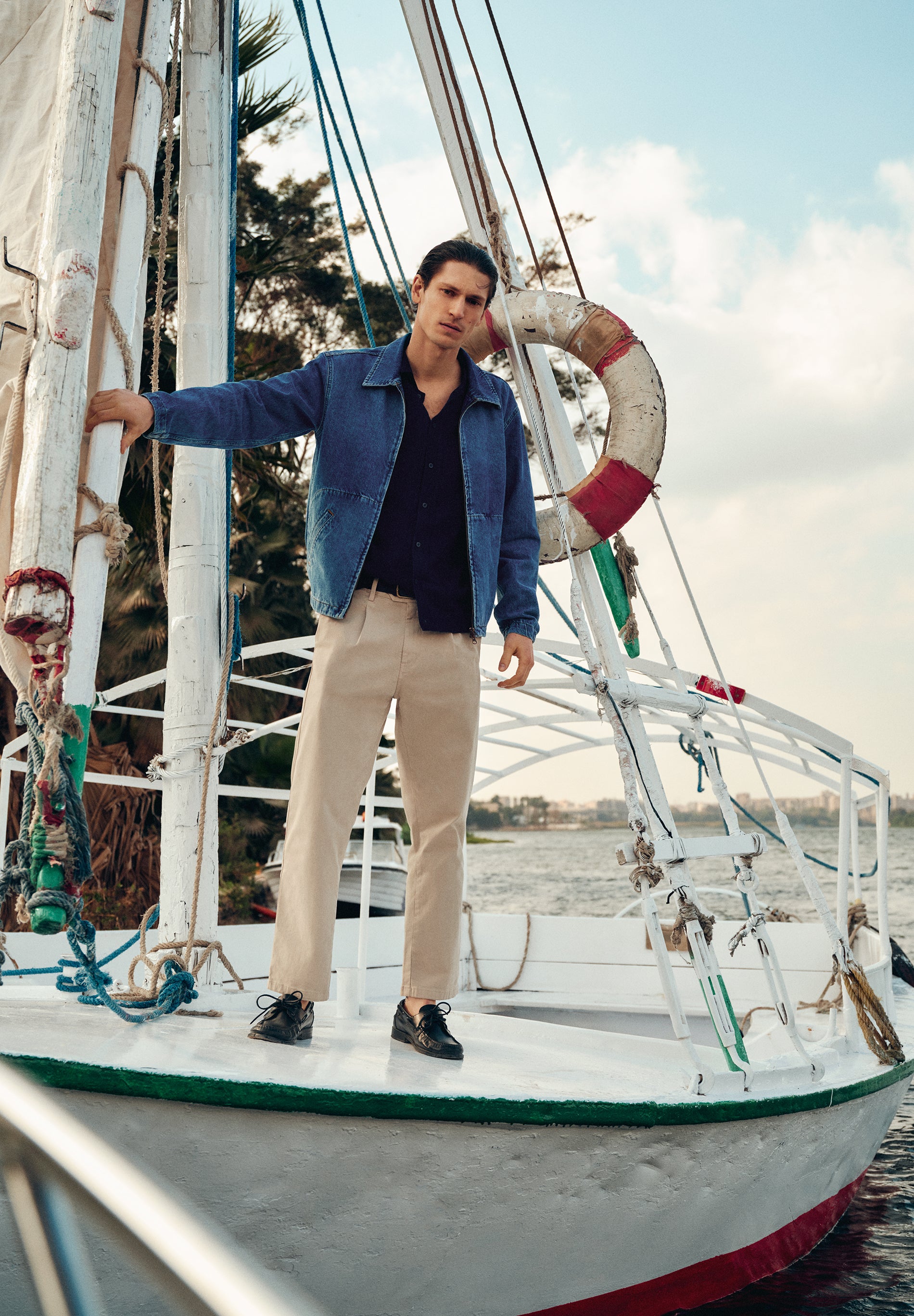 CHINO TROUSERS WITH DARTS