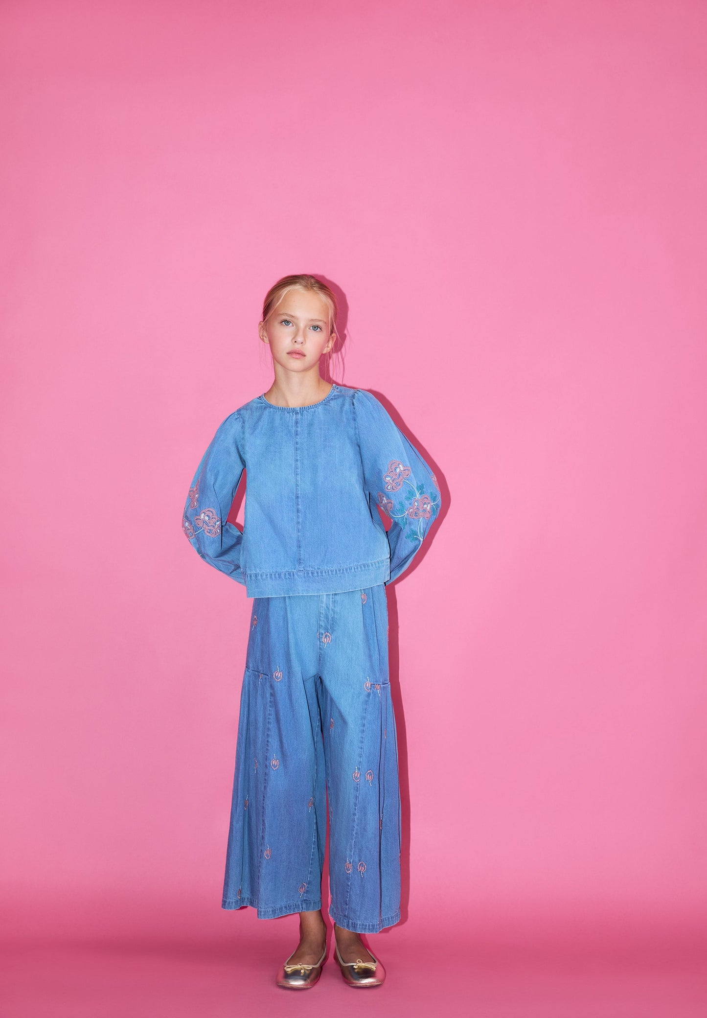 EMBROIDERED FLOWERS JEANS