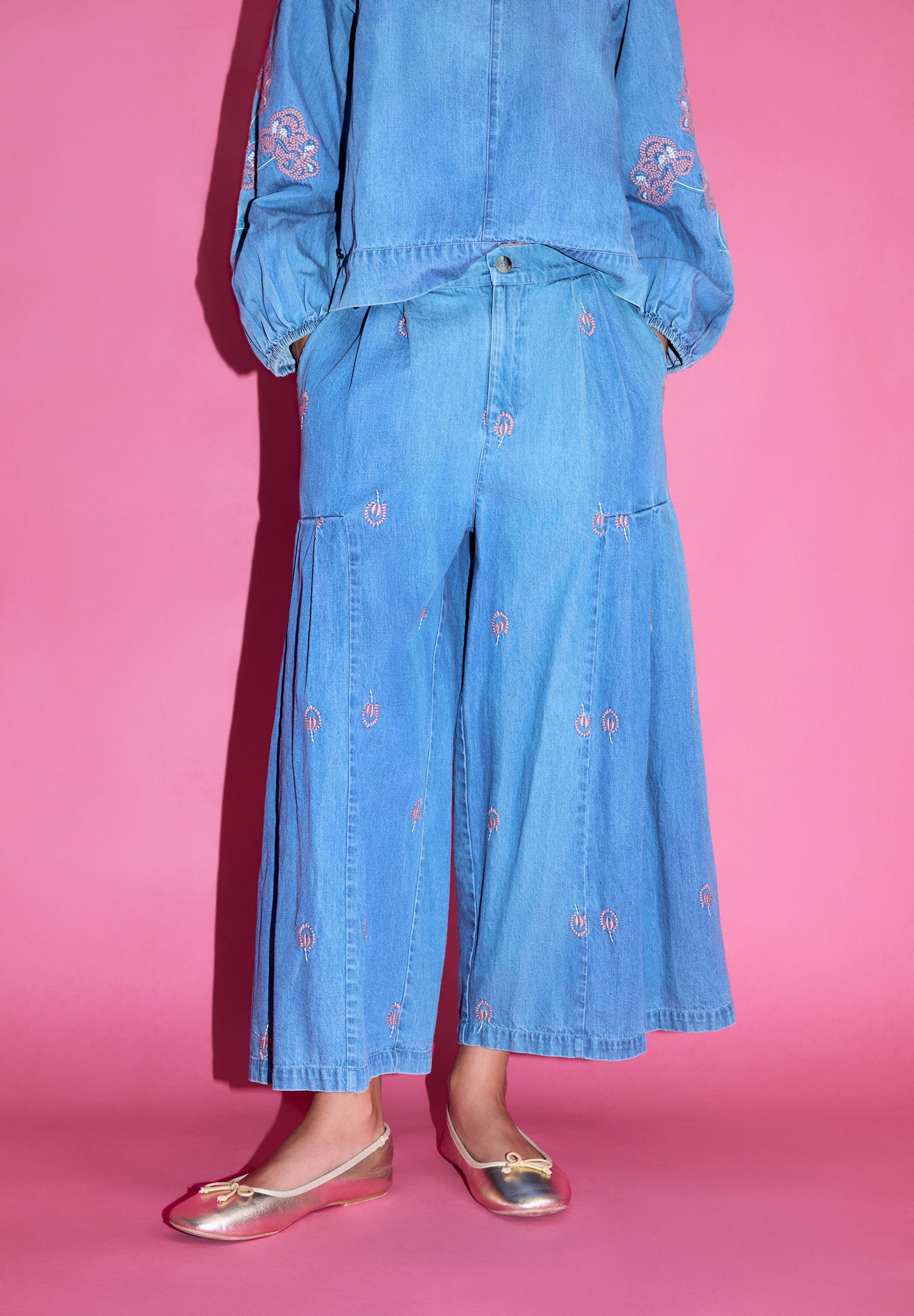 EMBROIDERED FLOWERS JEANS