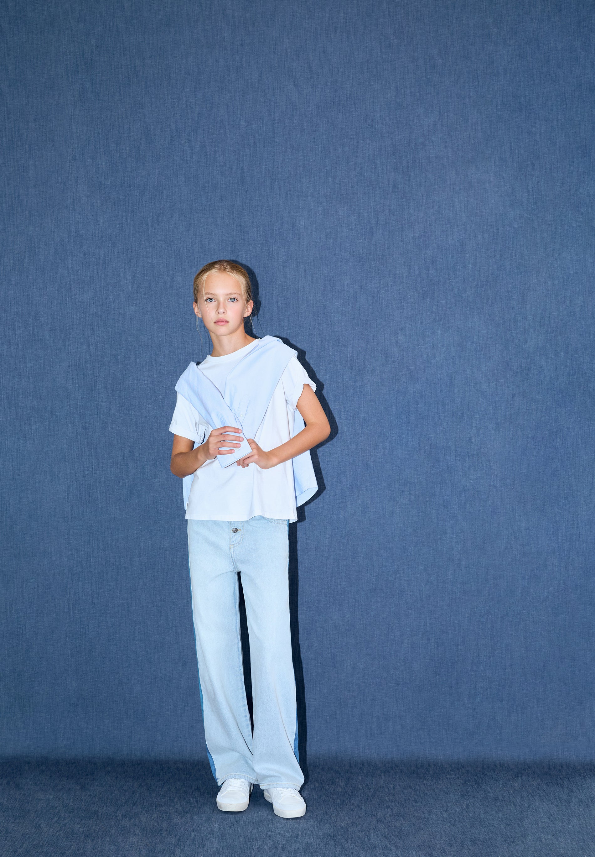 CAMISETA BÁSICA CALAVERA CONTRASTE - Scalpers