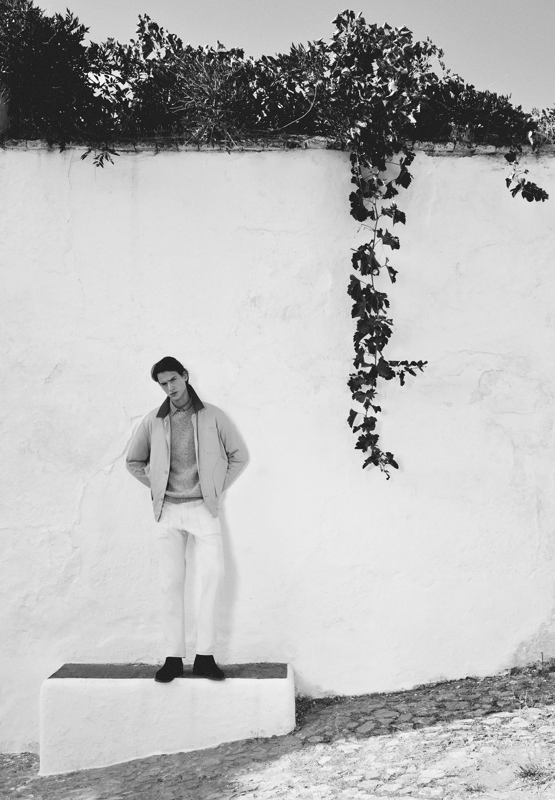 ROUND NECK WOOL SWEATER