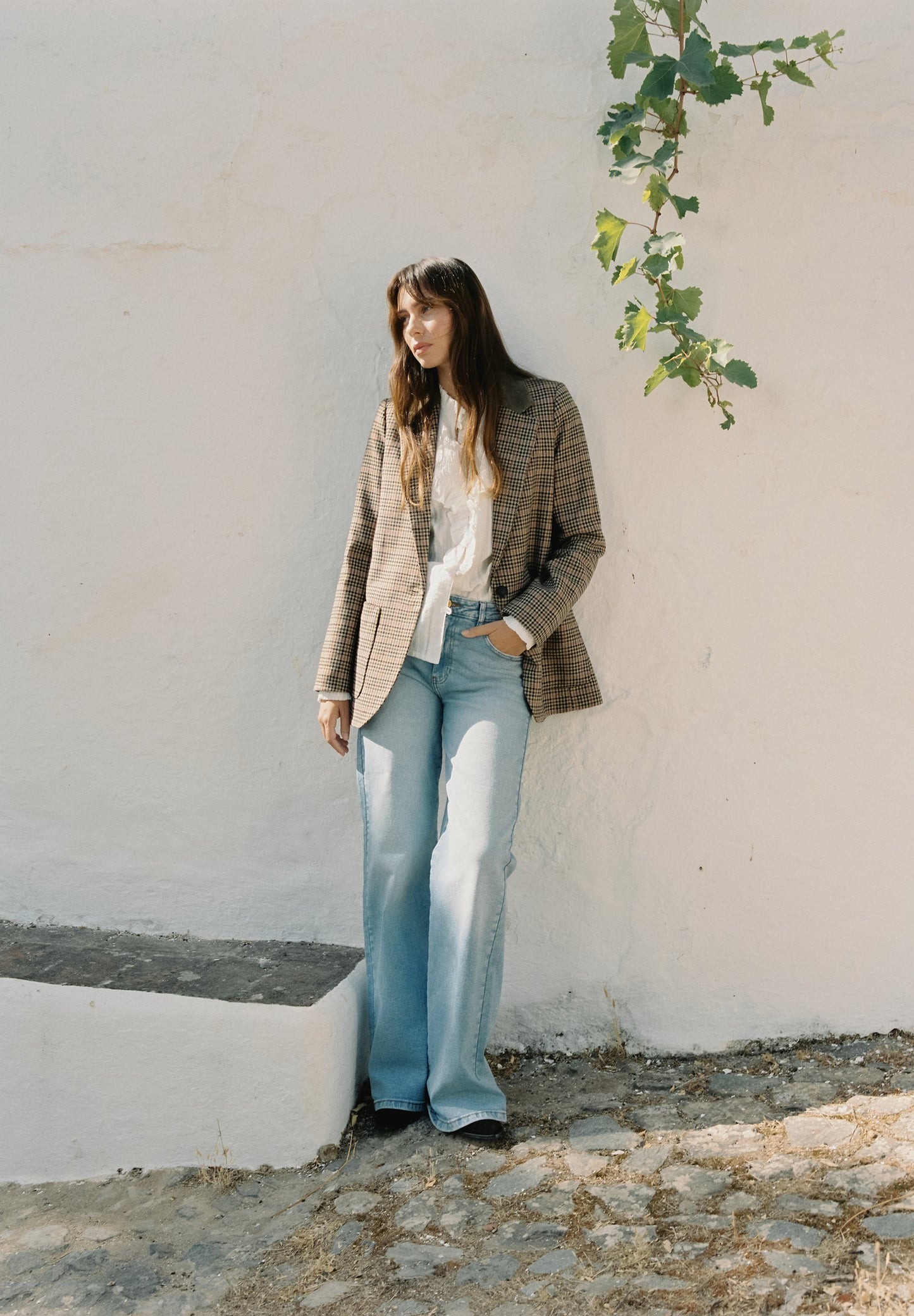 RUCHED BLOUSE WITH RUFFLES.