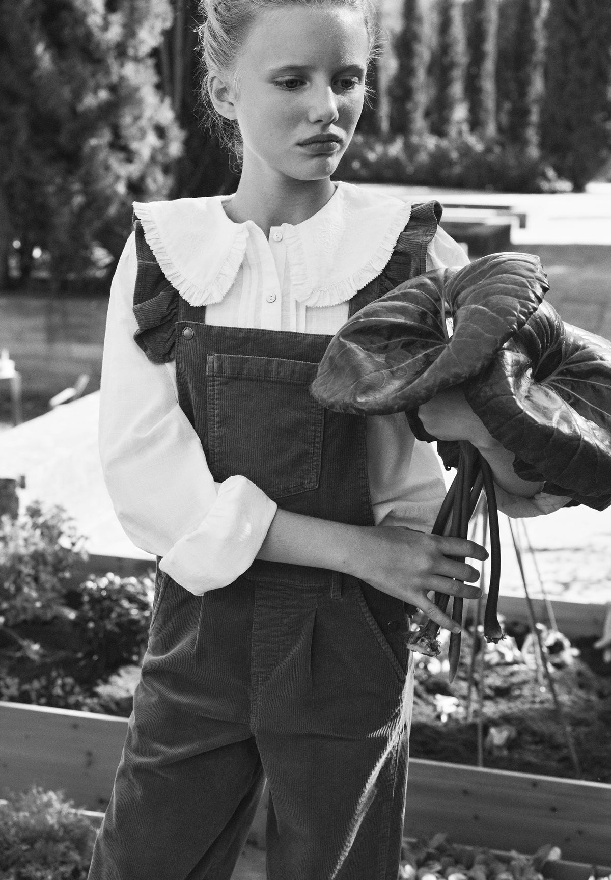 BLOUSE WITH EMBROIDERED NECK DETAILS