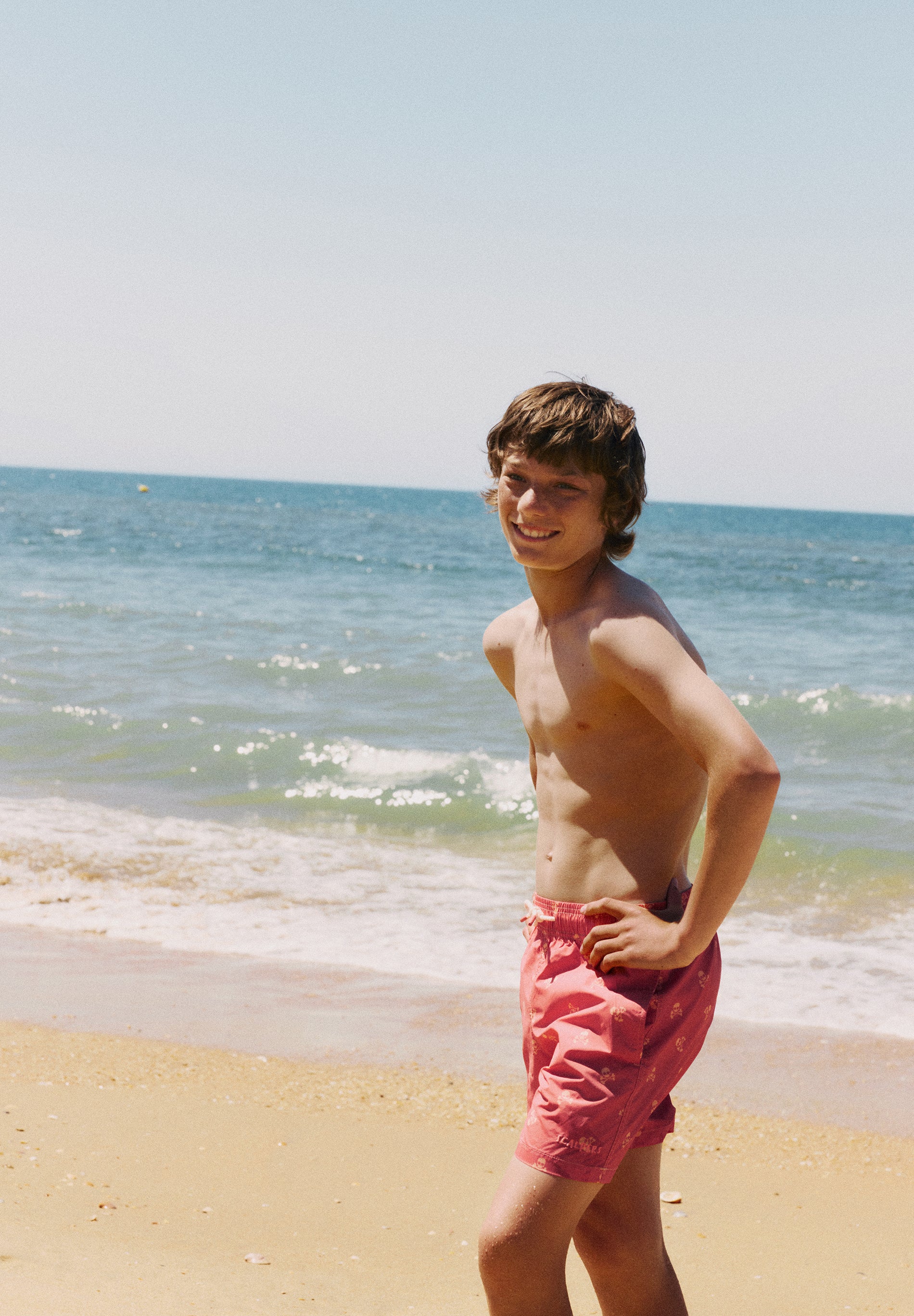 CONTRAST SKULL SWIMMING TRUNKS