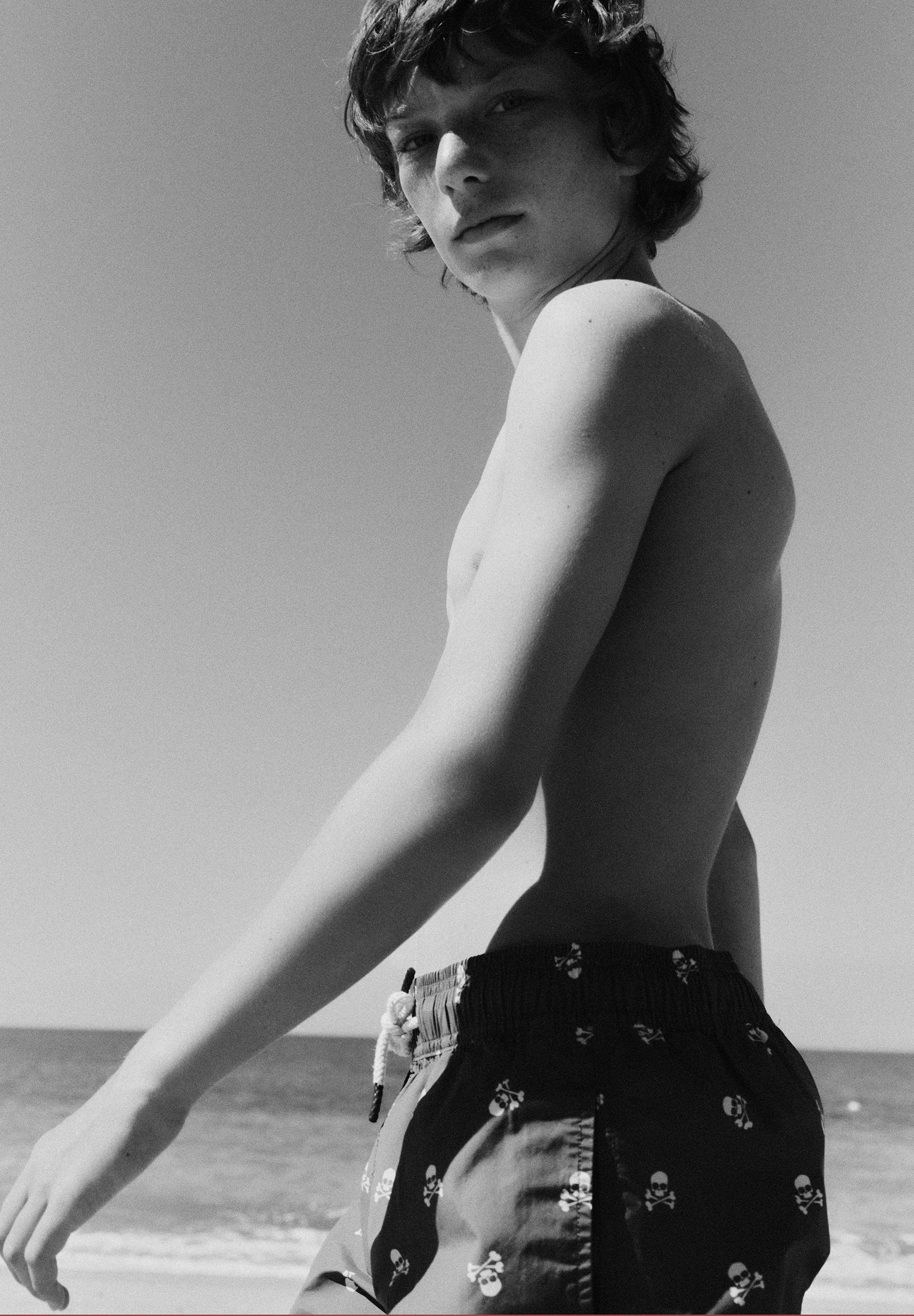 CONTRAST SKULL SWIMMING TRUNKS